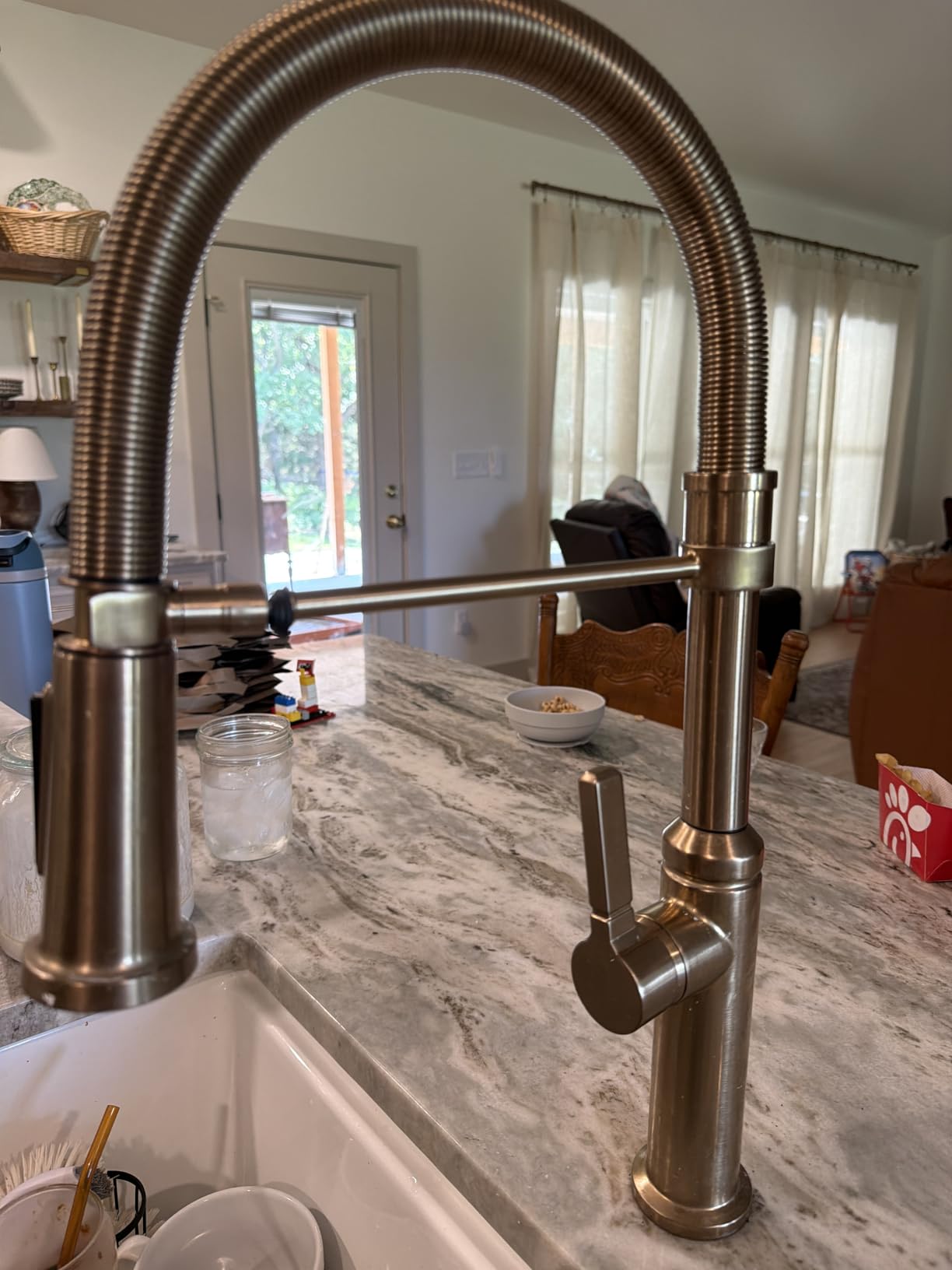 Delta Rhett Pro Style Commercial Kitchen Faucet with Pull Down Sprayer, Chrome Single Hole Kitchen Sink Faucet, Single Handle, Chrome 18829-DST customer photo 2