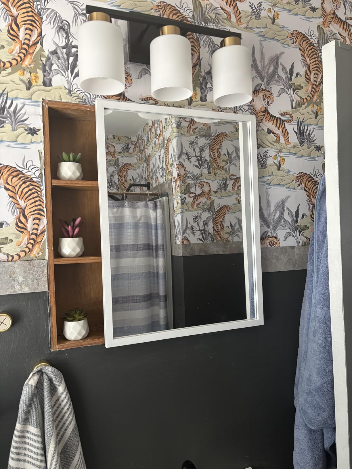 FonmYim Brushed Nickel Bathroom Light Fixtures, 3-Light Modern Vanity Light Over Mirror customer photo 2