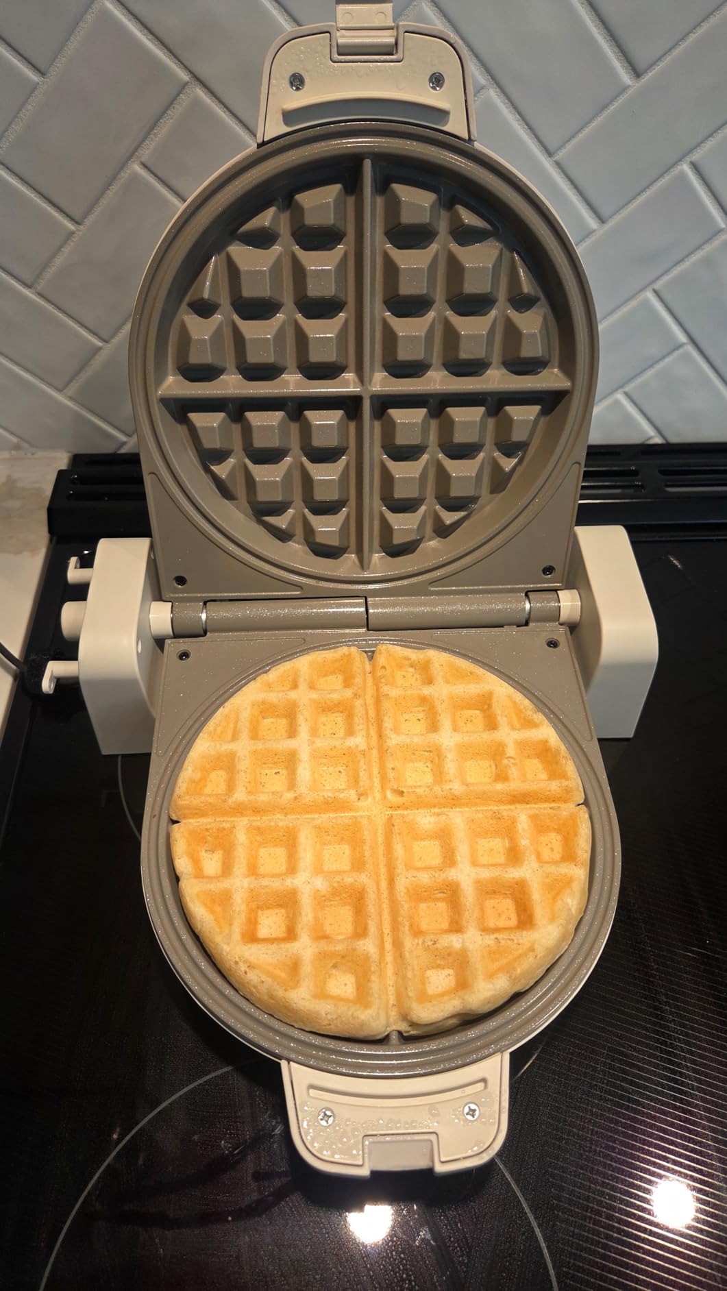bella Fits-Anywhere™ Flip-n-Store Non-Toxic, Belgian Waffle Maker, Oatmilk customer photo 1