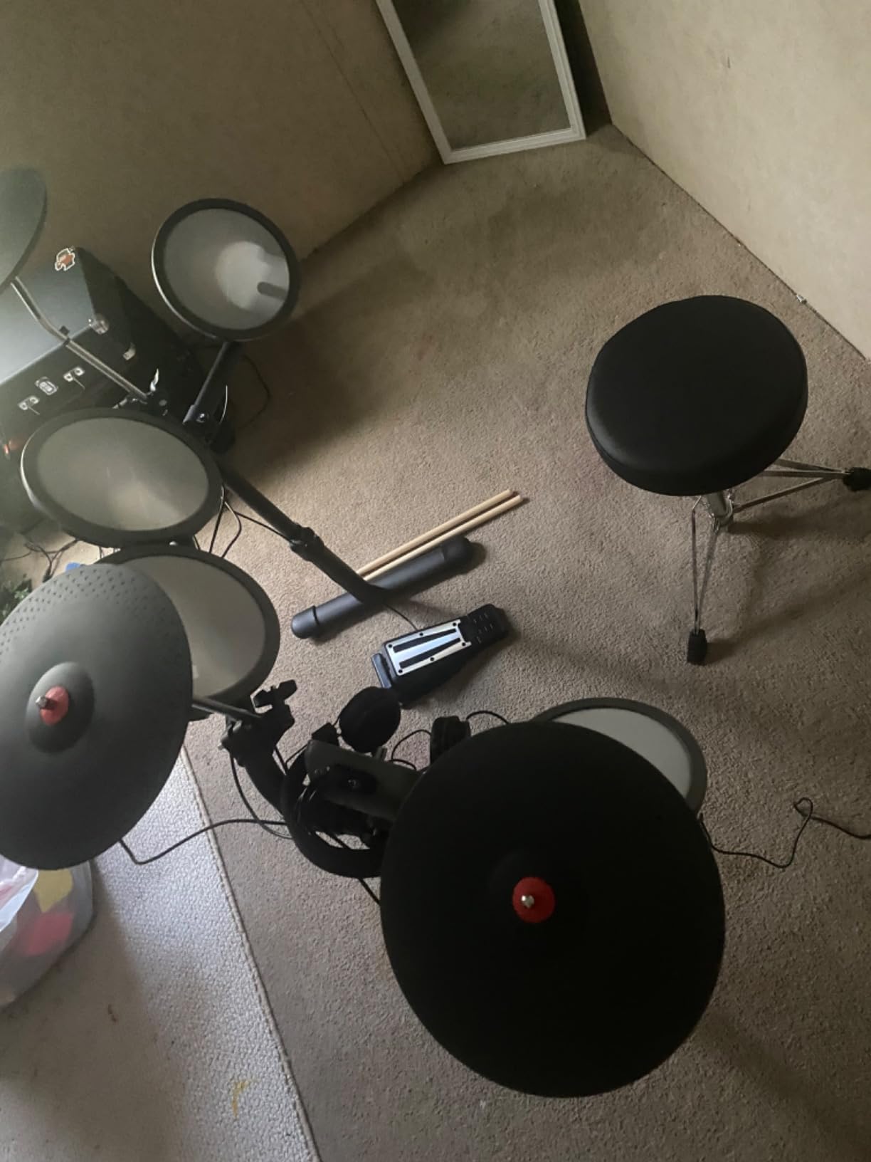 MK-0 Electric Drum Set with 7'' Quiet Mesh Drum Pads, 8'' Full Rubber Cymbals, 12 Kits and 68 Authentic Sounds, USB MIDI, Throne, Sticks, Headphone, 2 Switch Pedals for Beginners & Kids customer photo 1