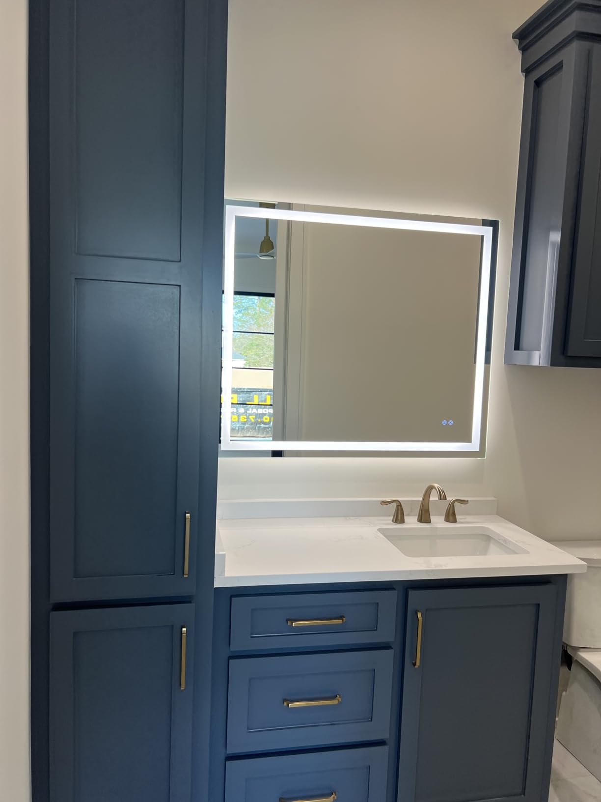 Keonjinn 24x32 Inch LED Bathroom Mirror with Lights, Frontlit & Backlit | HD Tempered Glass, 3-Color Temperature & Stepless Dimmable Lighting, Fast & Safe Defogging, Effortless Installation customer photo 1