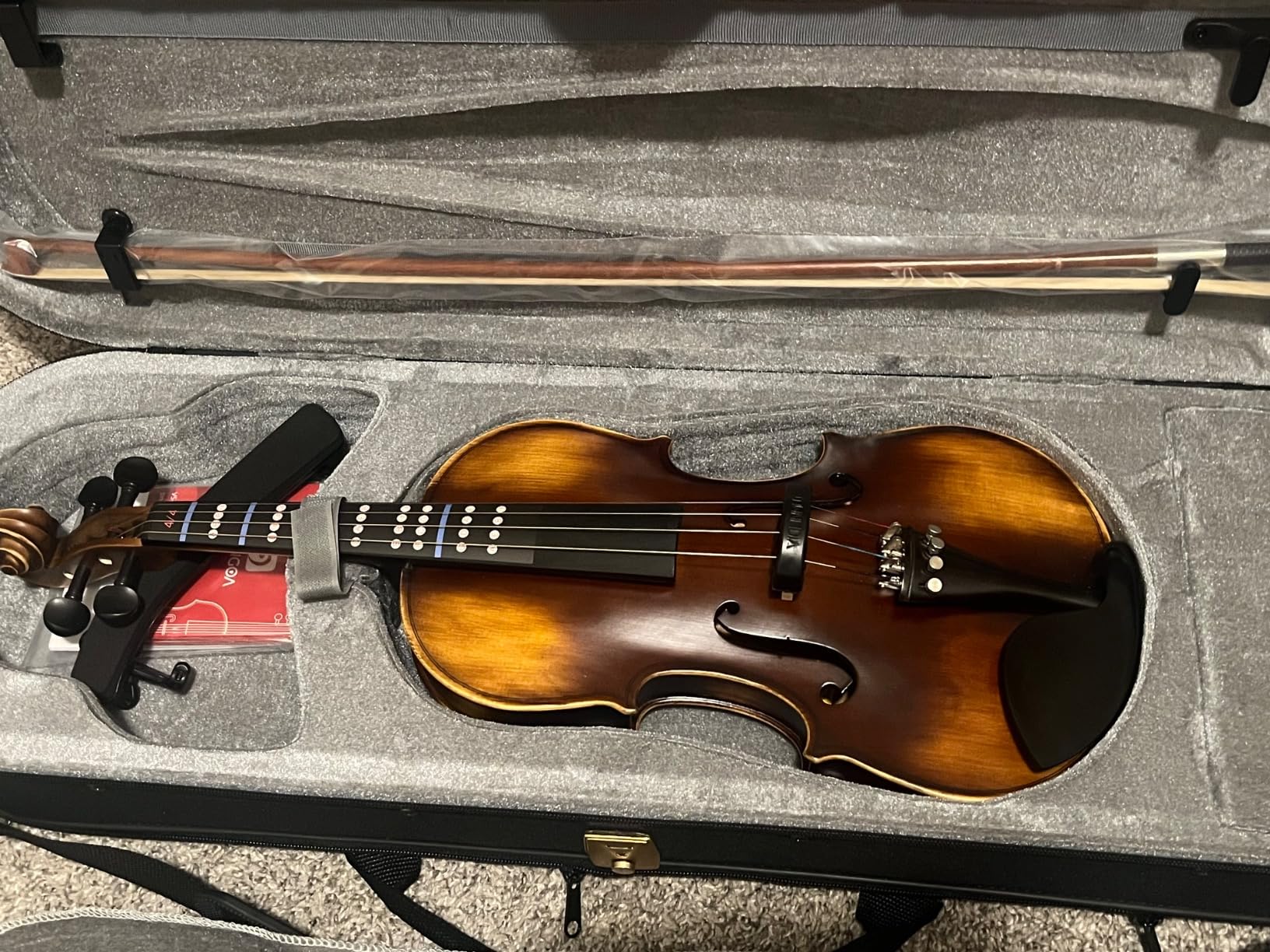Vangoa Violin 4/4 Full Size Set, Varnish Fiddle Solid Wood for Professional Adults Senior Intermediate Beginners Student Starter Acoustic Violins Kit Outfit with Ebony Fitted, Hard Case customer photo 2