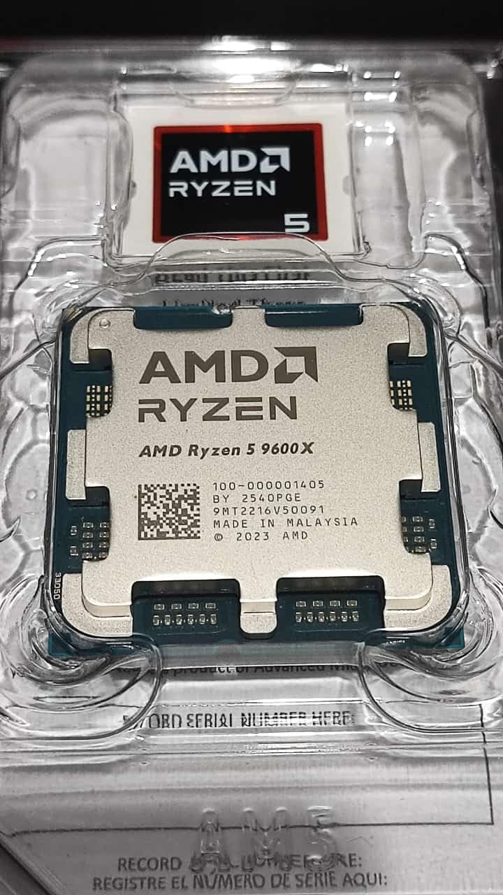 AMD Ryzen 5 9600X 6-Core, 12-Thread Unlocked Desktop Processor customer photo 1