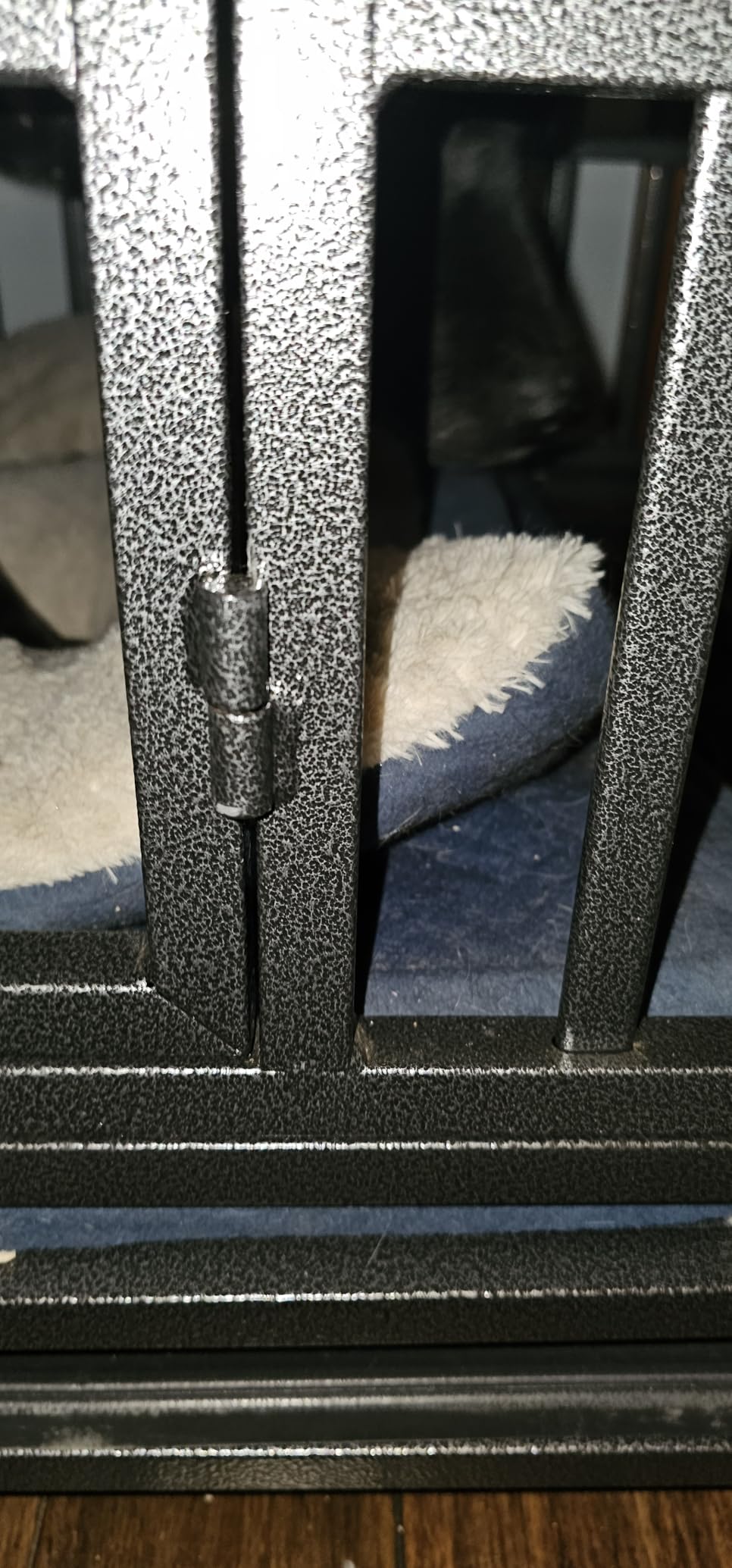 Oranland 48 inch Heavy Duty Indestructible Dog Crate,2025 New Upgraded Reinforced Baseplate for Large Dogs,XL Dog Crate for High Anxiety Dogs/Max Load Capacity 250lbs/Double Door with Wheels customer photo 2