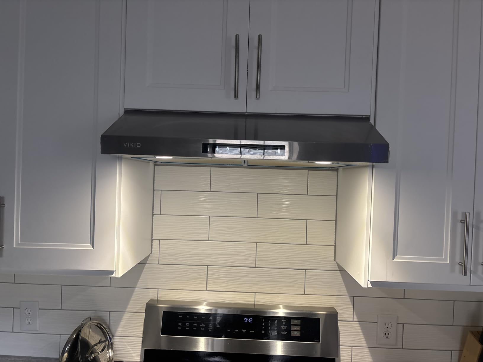 VIKIO HOME 30 Inch Under Cabinet Range Hood 900 CFM Dual Motor Power | Quiet DC Motor, Gesture & Touch Control, Dishwasher-Safe Baffle Filters, Energy-Efficient LED Lighting, Stainless Steel customer photo 1