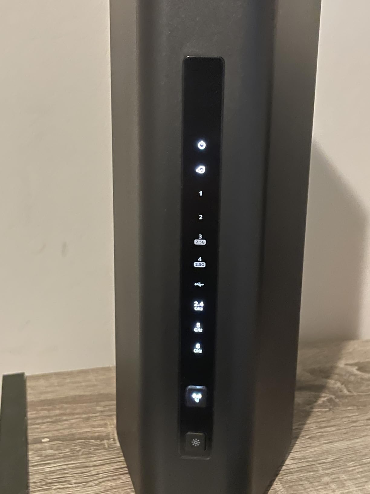 NETGEAR Nighthawk WiFi 7 Router (BE9300) - Router Only, 9.3Gbps Wireless Speed, 2.5 Gigabit Internet Port, Tri-Band for Gaming, Covers 2,500 sq. ft., 100 Devices, VPN customer photo 2