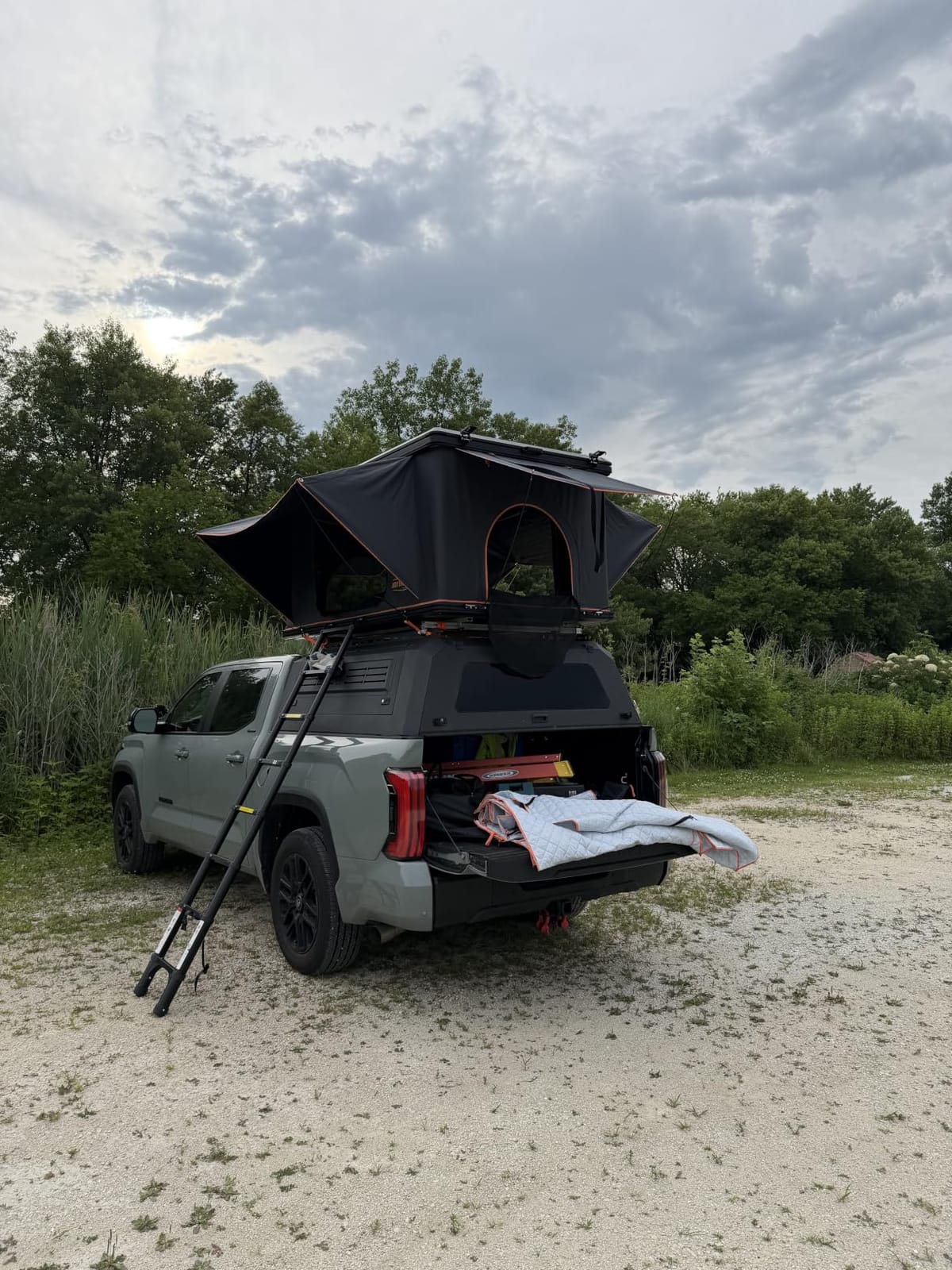 Rooftop Tent Hard Shell with Winter Insulation for 4-Season Camping | Aluminum hardshell, 2-layer mat, LED light strip, 2 Person Car Roof top tent, Suitable for Jeep Truck SUV Trailer customer photo 2