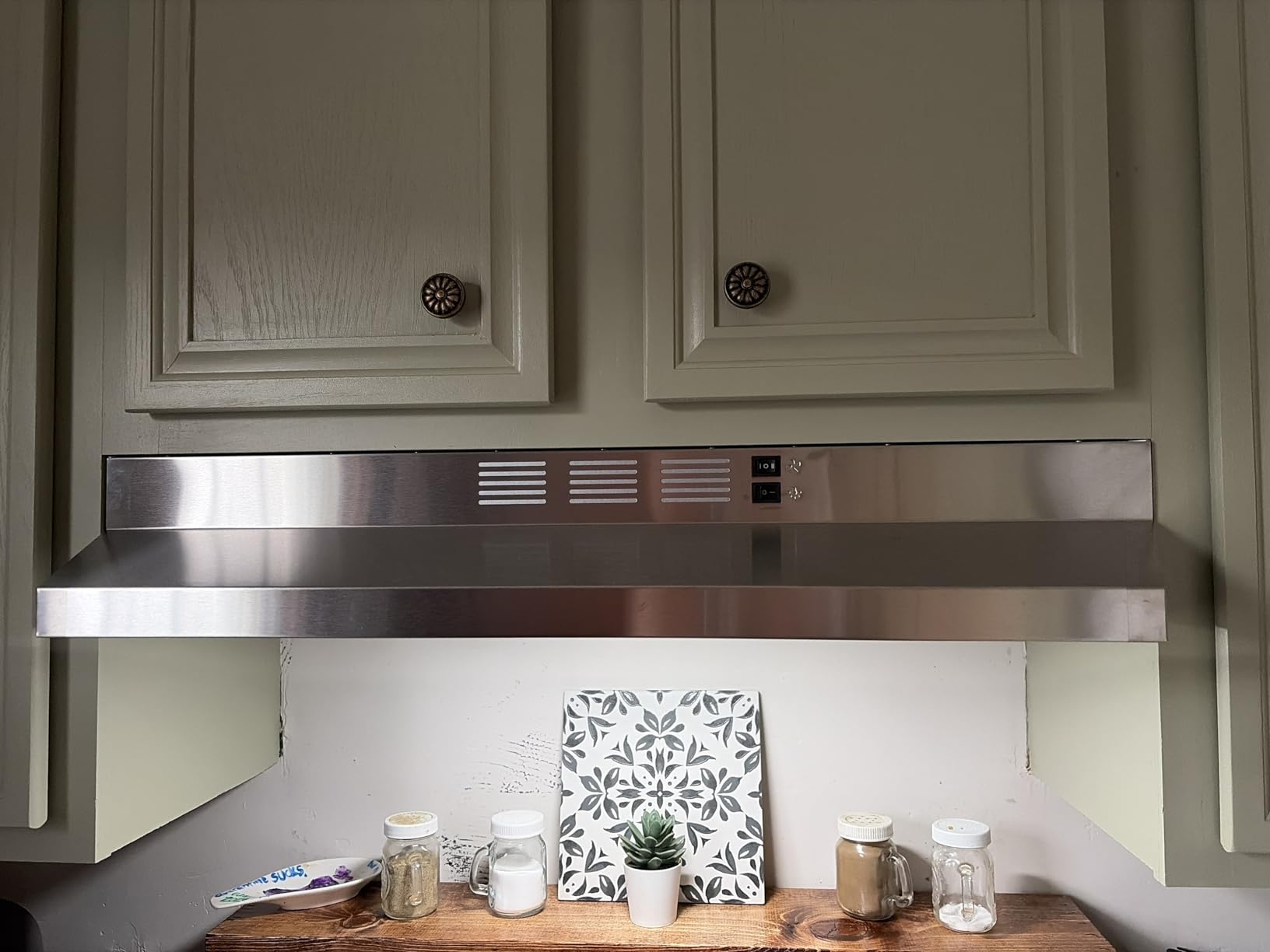 24 inch Range Hood Under Cabinet, Stainless Steel Kitchen Hood 280CFM, Ducted/Ductless Vent Hood with Rocker Button Control, Stove Hood with 2 Speeds Fan, Bright LED Light customer photo 1