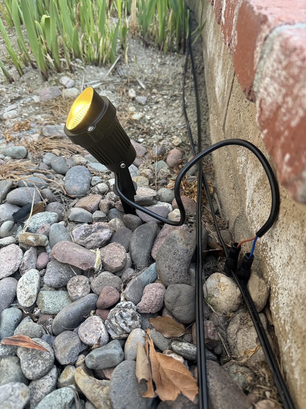 ZUCKEO All-in-One Low Voltage Landscape Lighting Kit, 5W LED Landscape Lights with Transformer, 120FT Wire and Connectors, Waterproof Outdoor Spotlight for Yard Garden House, 3000K 12V-24V, 12Pack customer photo 1
