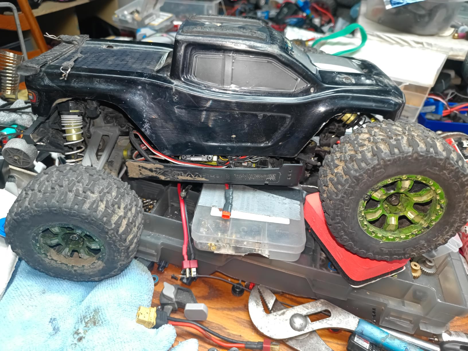 RIAARIO 1/10 Brushless RC Cars, 50+ MPH, 4WD Trucks, Carbon Fiber, Ages 8+ | 60A ESC Monster Trucks, 3650 2650KV Brushless Motor, 3S LiPo, Gyro, CNC Central Differential, 11KG Metal Servo with 7075 Gear customer photo 2