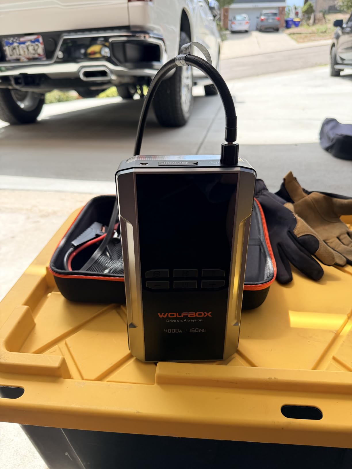 WOLFBOX MV24A 4000A Jump Starter with 160PSI Air Compressor, 12V Car Battery Booster, 88.8Wh Portable Jump Box (10L Gas/10L Diesel) with 65W Fast Charging, Tire Inflator, Jumper Cables, LED Light customer photo 1