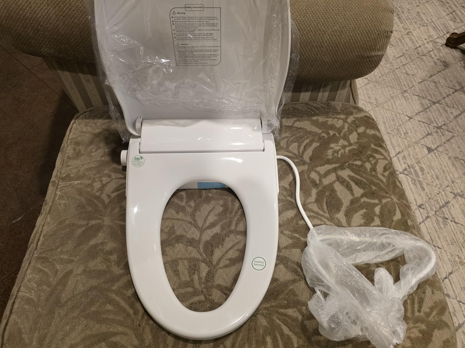 Smart Bidet Toilet Seat with Remote, Adjustable Heated Seat&Air Dryer, Endless Instant Warm Water, Multiple Spray Modes, Stainless Steel Nozzle, Soft Close, Deodorizer, 3D Curved(AMZ-US-NKH3101-NA) customer photo 1