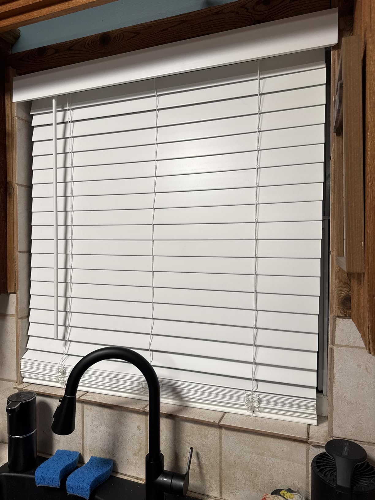 Lotus & Windoware Cordless Faux Wood Blind, Smooth, Bright White, Privacy Slats, Blinds for Indoor Windows, 34.5