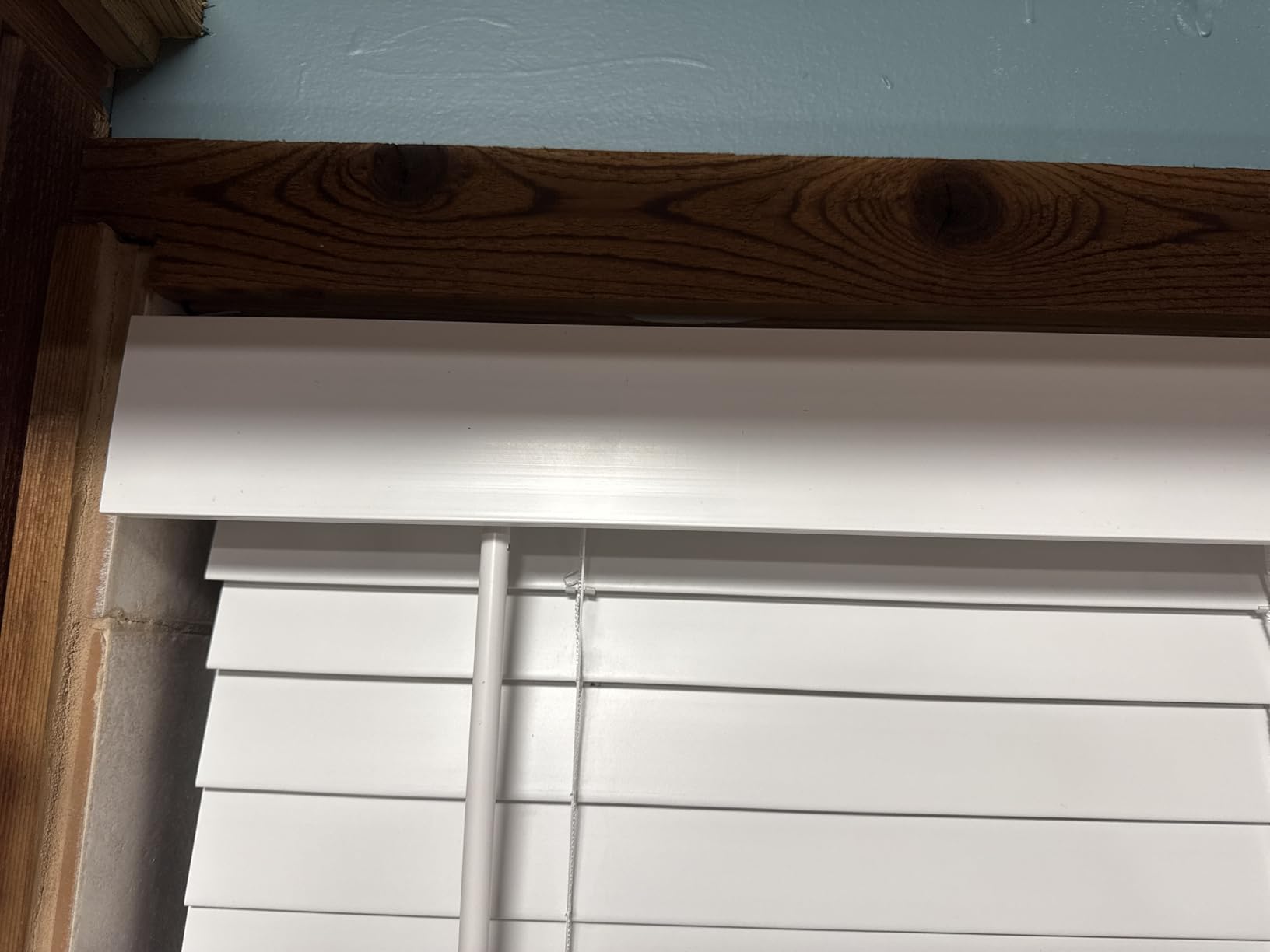 Lotus & Windoware Cordless Faux Wood Blind, Smooth, Bright White, Privacy Slats, Blinds for Indoor Windows, 34.5