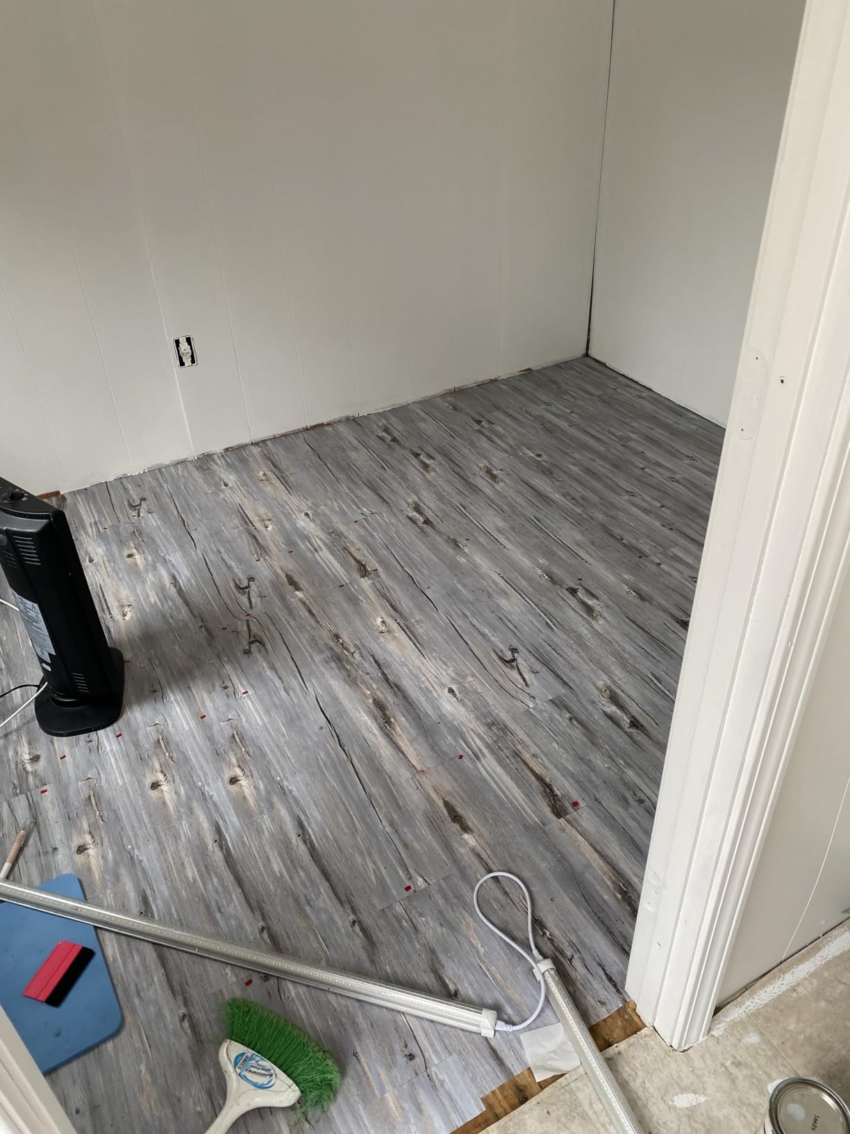 Art3d Wood Textured Peel and Stick Vinyl Floor Tiles, 40-Pack, Dust Grey | Rigid Surface, Waterproof, Fire-Proof, Self-Adhesive, Easy to Clean, Cover 60 sq.ft, Ideal for Bedroom, Living Room, Kitchen customer photo 2