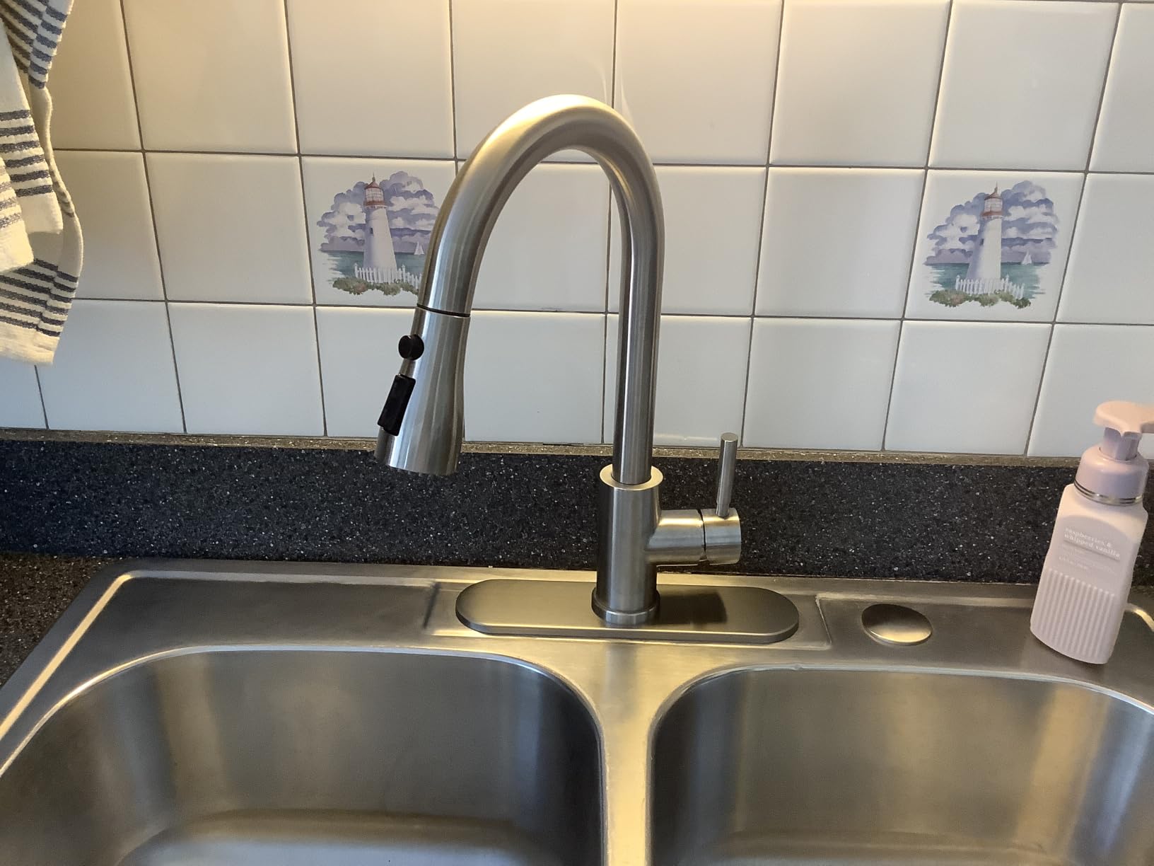 WEWE Touchless Kitchen Sink Faucet with Soap Dispenser, Single Handle Kitchen Faucets with Pull Down Sprayer Smart Motion Sensor Stainless Steel, Brushed Nickel customer photo 2