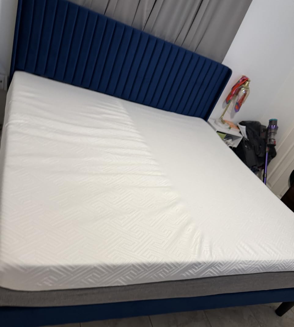 Novilla 12 Inch Queen Mattress,Queen Size Hybrid Mattress with Cooling Gel Memory Foam, Pocketed Coils & Cool-Touch Nylon Cover for Motion Isolation & Edge Support CertiPUR-US Certified customer photo 1