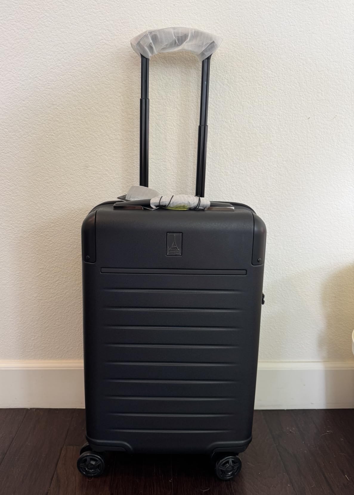 Travelpro Platinum Elite Hardside Carry-On Luggage Spinner, Black, 21-Inch customer photo 2
