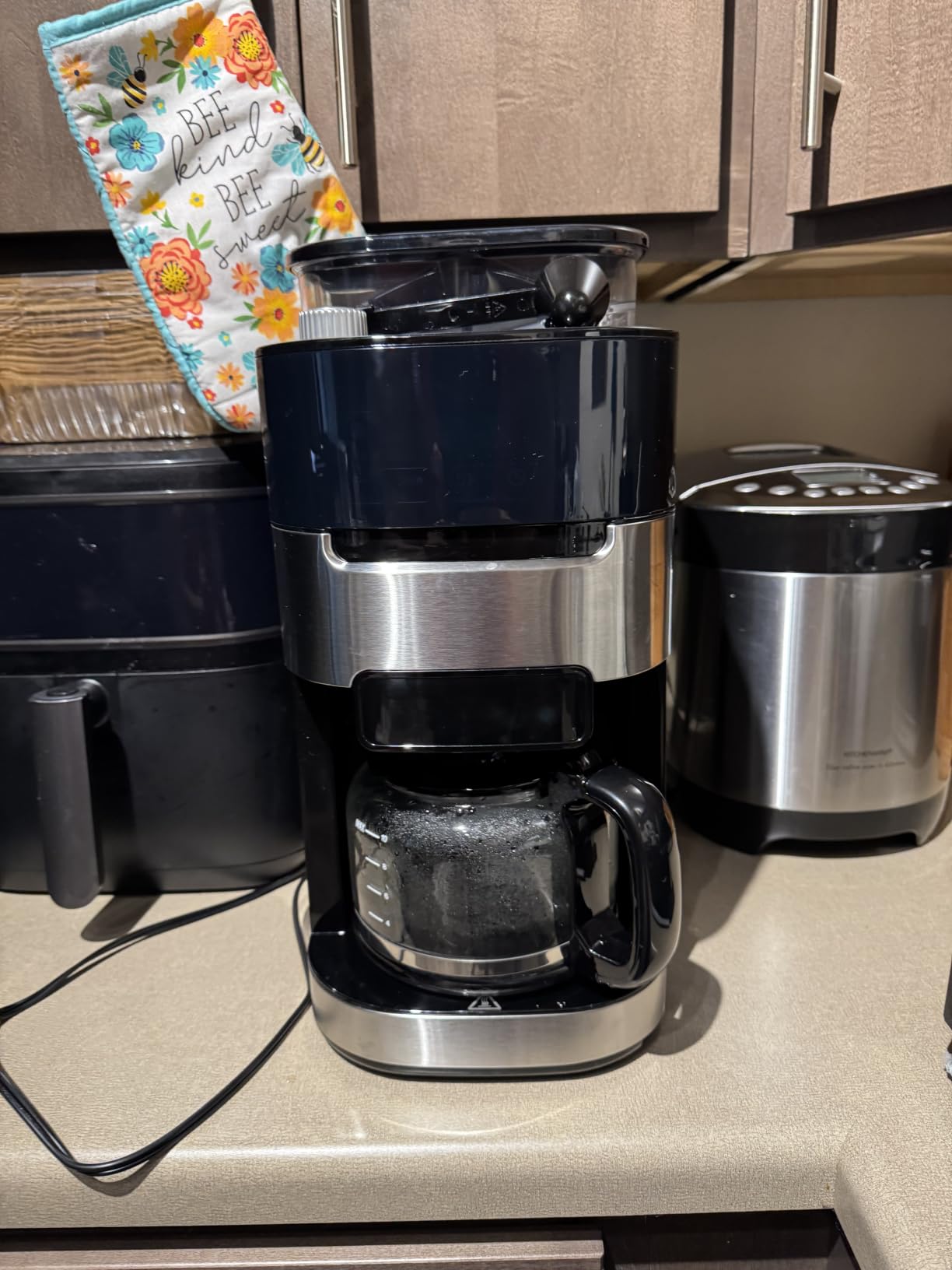 Kismile Automatic Grind & Brew Coffee Maker with Burr Grinder | Adjustable Grind & Brew Strength, 24H Timer, 2H Keep Warm, Descaling Alert, Reusable Filter & Glass Carafe customer photo 1