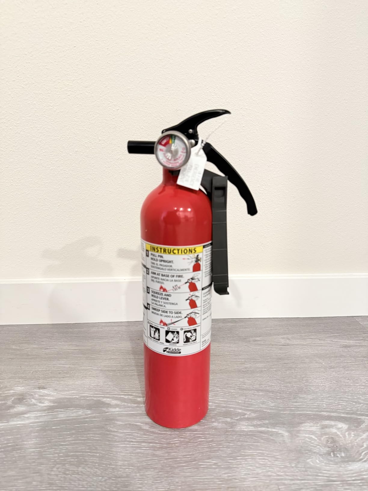 Kidde Basic 110 Fire Extinguisher for Home, 1-A:10-B:C, FA110G, 1 Pack customer photo 1