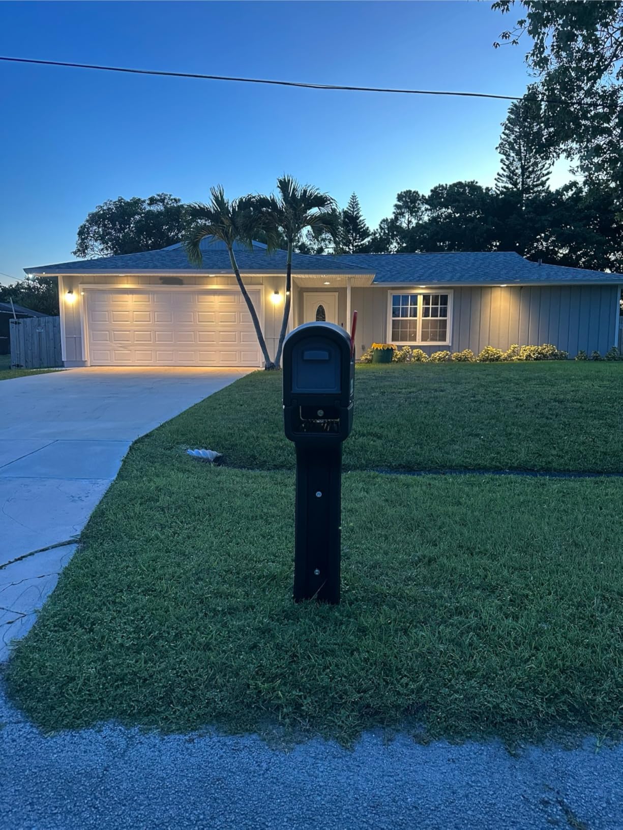 Step2 MailMaster Plus Mailbox & Post, Weather Resistant, Large Outdoor Mailboxes, Made of Durable Plastic, Easy to Install, Flag Included, Black customer photo 2
