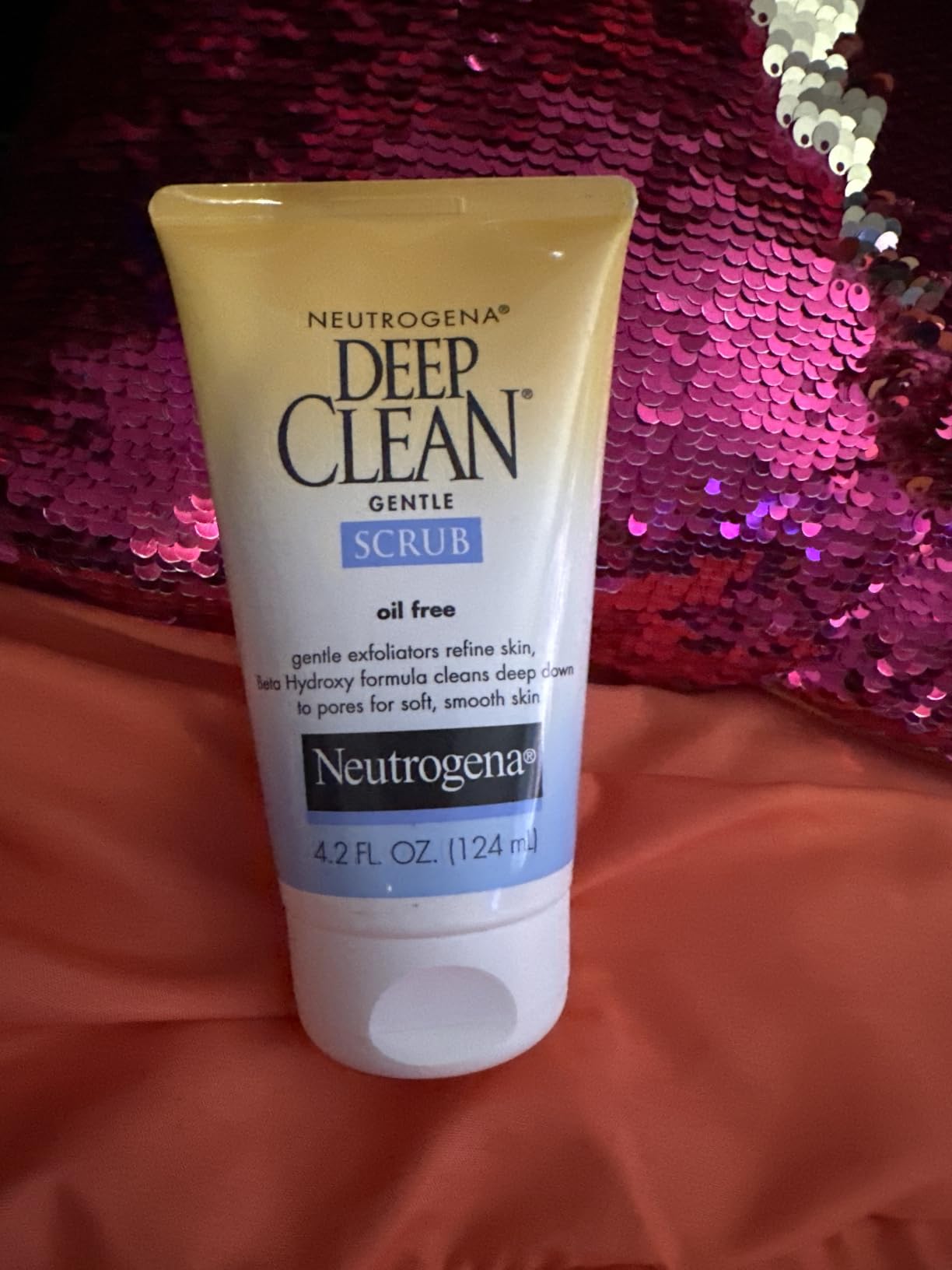 Neutrogena Deep Clean Gentle Daily Facial Scrub, 4.2 fl. Oz customer photo 1