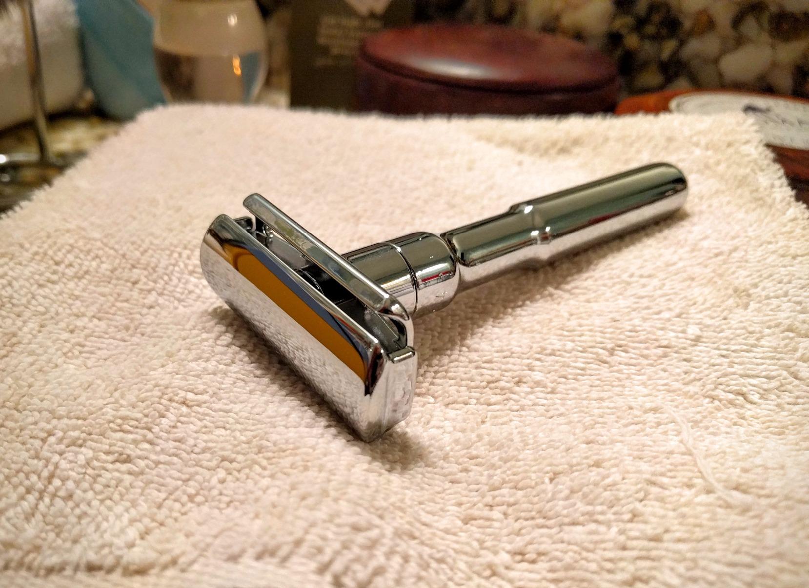 MERKUR FUTUR 700 Adjustable Double Edge Safety Razor - Matte Chrome, Adjustable Razor With Dial, Made in Germany, Plastic-Free, Snap-On Cap Design, Straight Bar customer photo 1