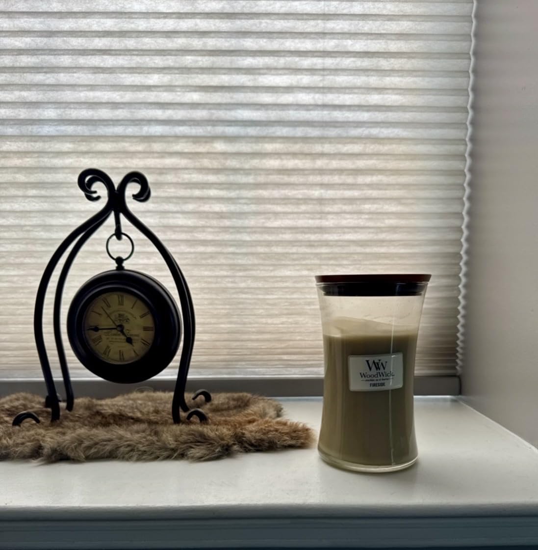 WoodWick Fireside Holiday Candle Gifts for Women and Men, 9.7 oz Medium Hourglass Candle with Crackling Wick customer photo 1