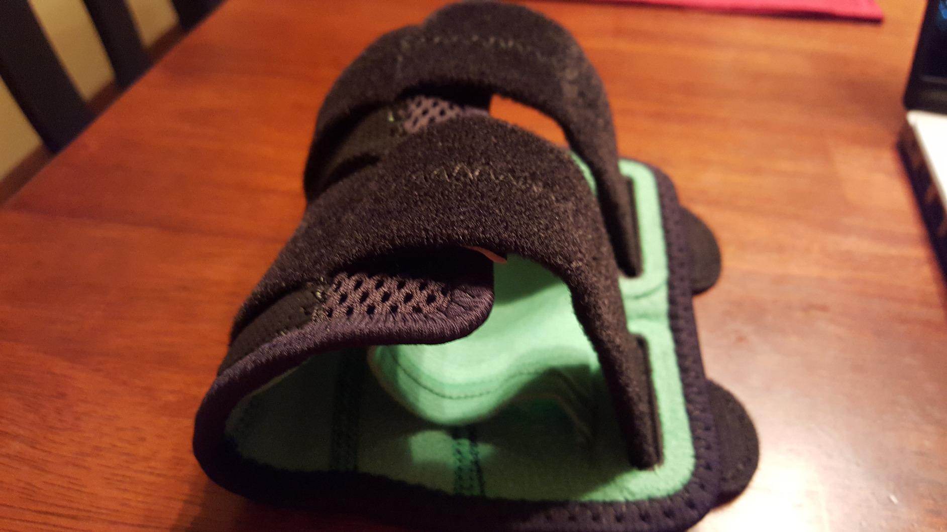 MUELLER Sports Medicine Green Fitted Wrist Brace for Men and Women, Wrist Pain Relief Support, Ideal for Carpal Tunnel, Tendonitis, Arthritis, Right Hand, Black, Small/Medium customer photo 2
