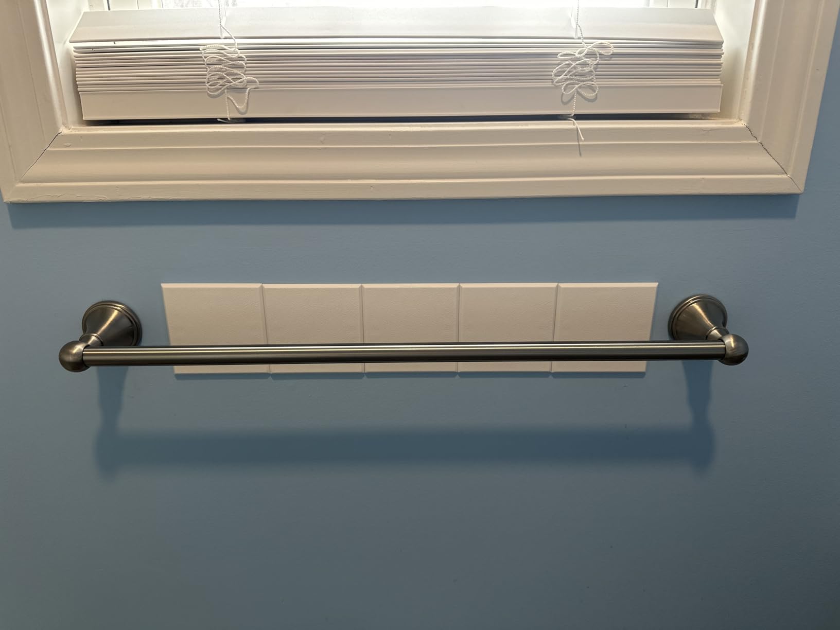 Moen Preston Brushed Nickel 24-Inch Single Wall Mounted Bathroom Towel Bar, DN8424BN customer photo 2