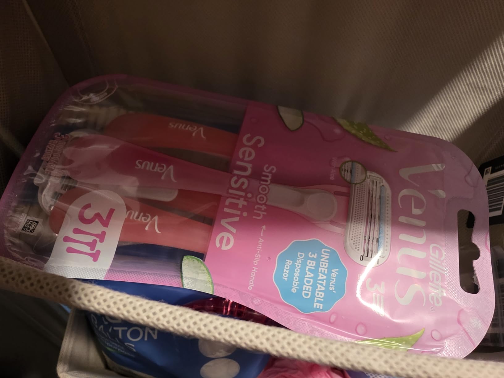 Gillette Venus Sensitive Women's Disposable Razors - Single Package of 3 Razors customer photo 2