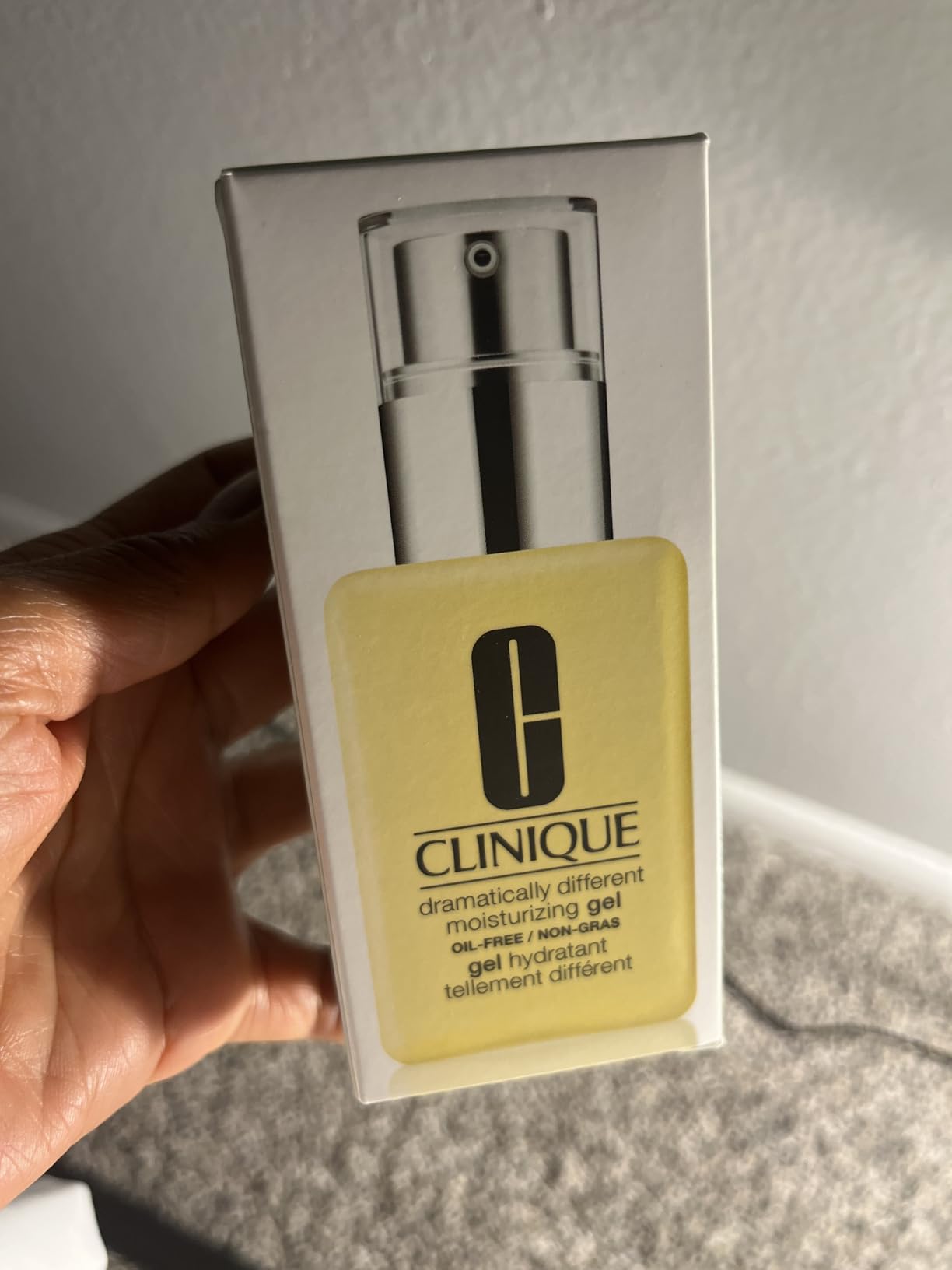 Clinique Dramatically Different Moisturizing Gel | Oil-Free Face Moisturizer For Combination Oily to Oily Skin Types | Step 1 in 3-Step Skin Care Routine customer photo 2