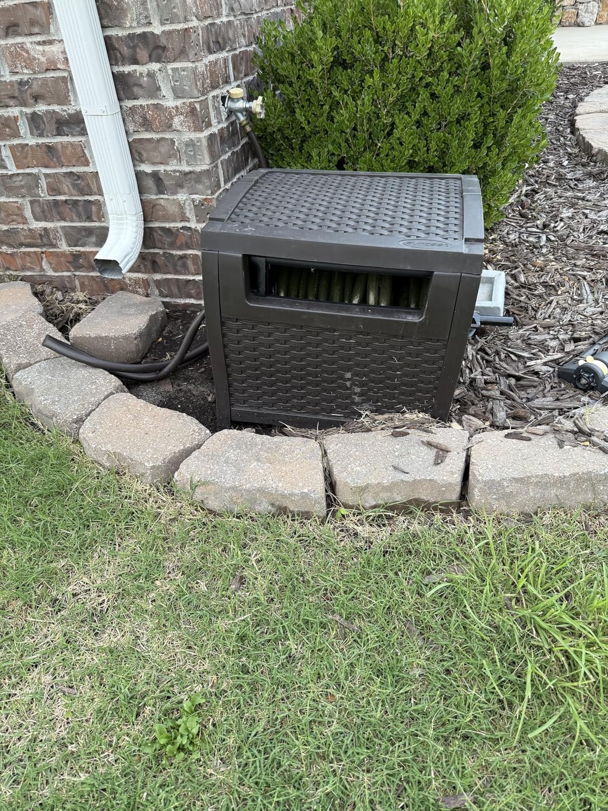 Suncast 175 ft. Wicker Style Resin Hose Hideaway with Hose Guide, Java, Made in the USA customer photo 2
