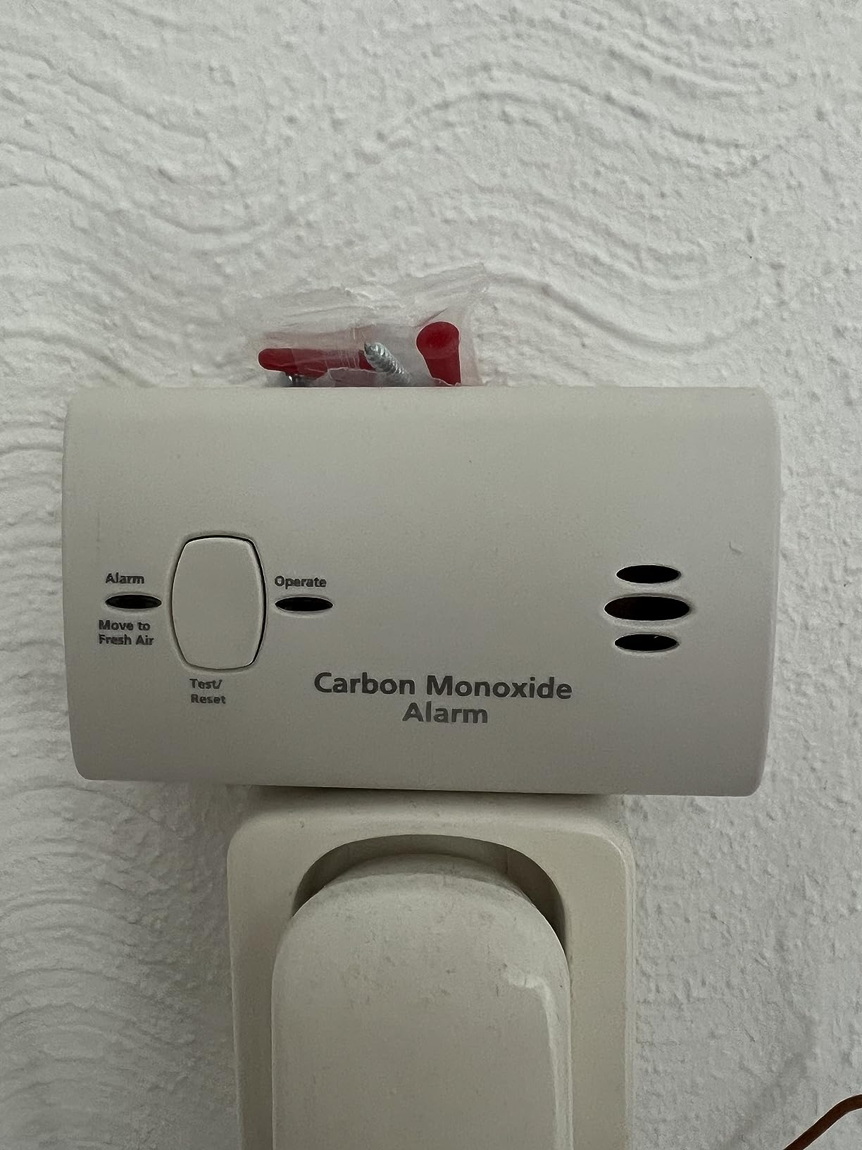 Kidde Carbon Monoxide Detector, Battery Powered CO Alarm with LEDs, Test-Reset Button, Low Battery Indicator, Portable customer photo 2