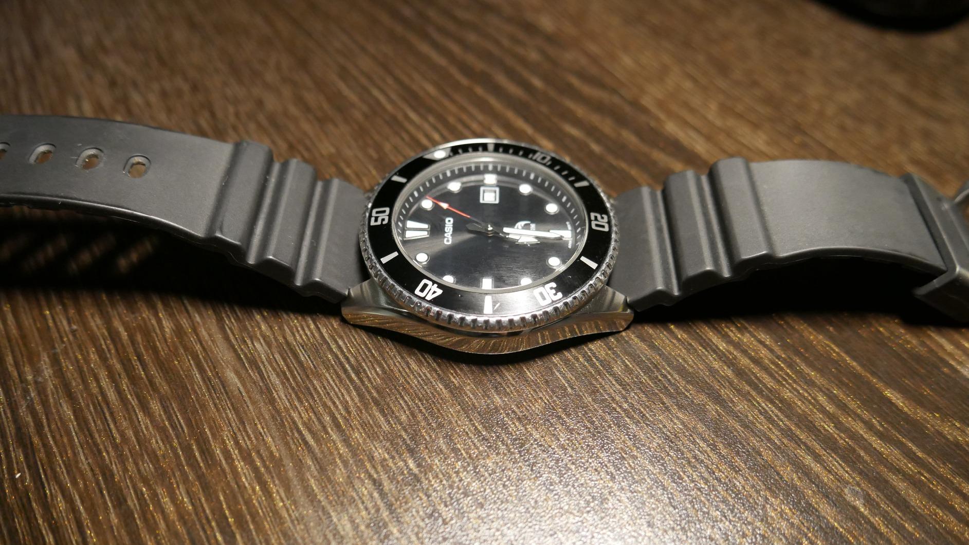 Casio MDV106 Series | Unisex Analog Watch | 200M WR | Stainless Steel Case | Resin Band | 2 Hand Analog (HR, Min, SEC) | Date Display | Screw Down Crown/Screw Down Caseback | 3 Year Battery customer photo 2
