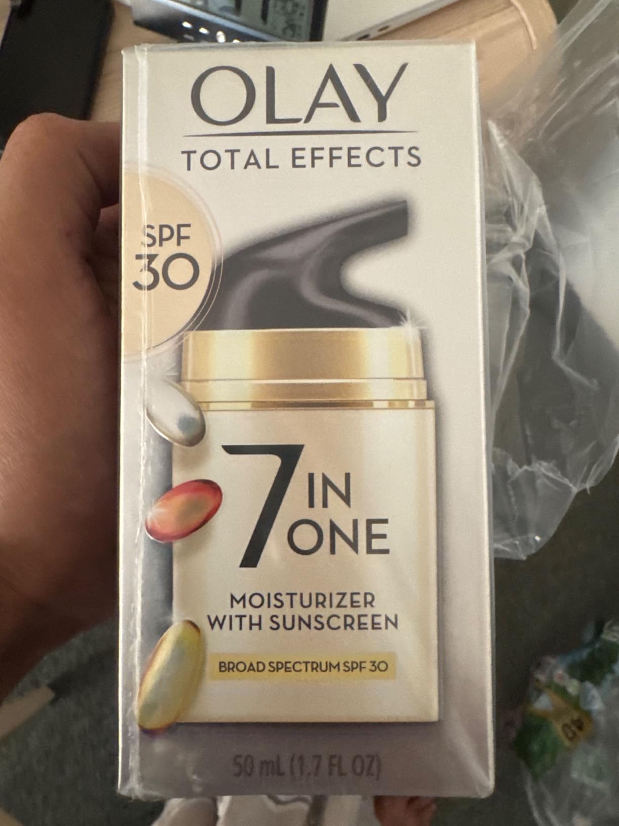 Olay Facial Moisturizing Lotion SPF 30 Total Effects for Dry Skin, 7 Benefits including Minimize Pores, Anti-Aging, 1.7 oz customer photo 2