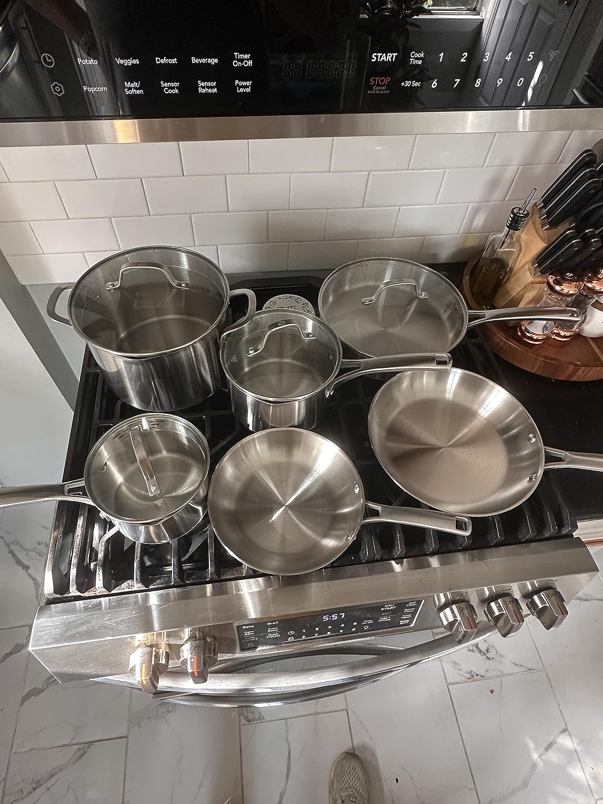 Calphalon Classic Stainless Steel Cookware Set, 10-Piece, Impact-Bonded Aluminum Base, Stay-Cool Handles, Oven Safe 450F, Silver customer photo 1
