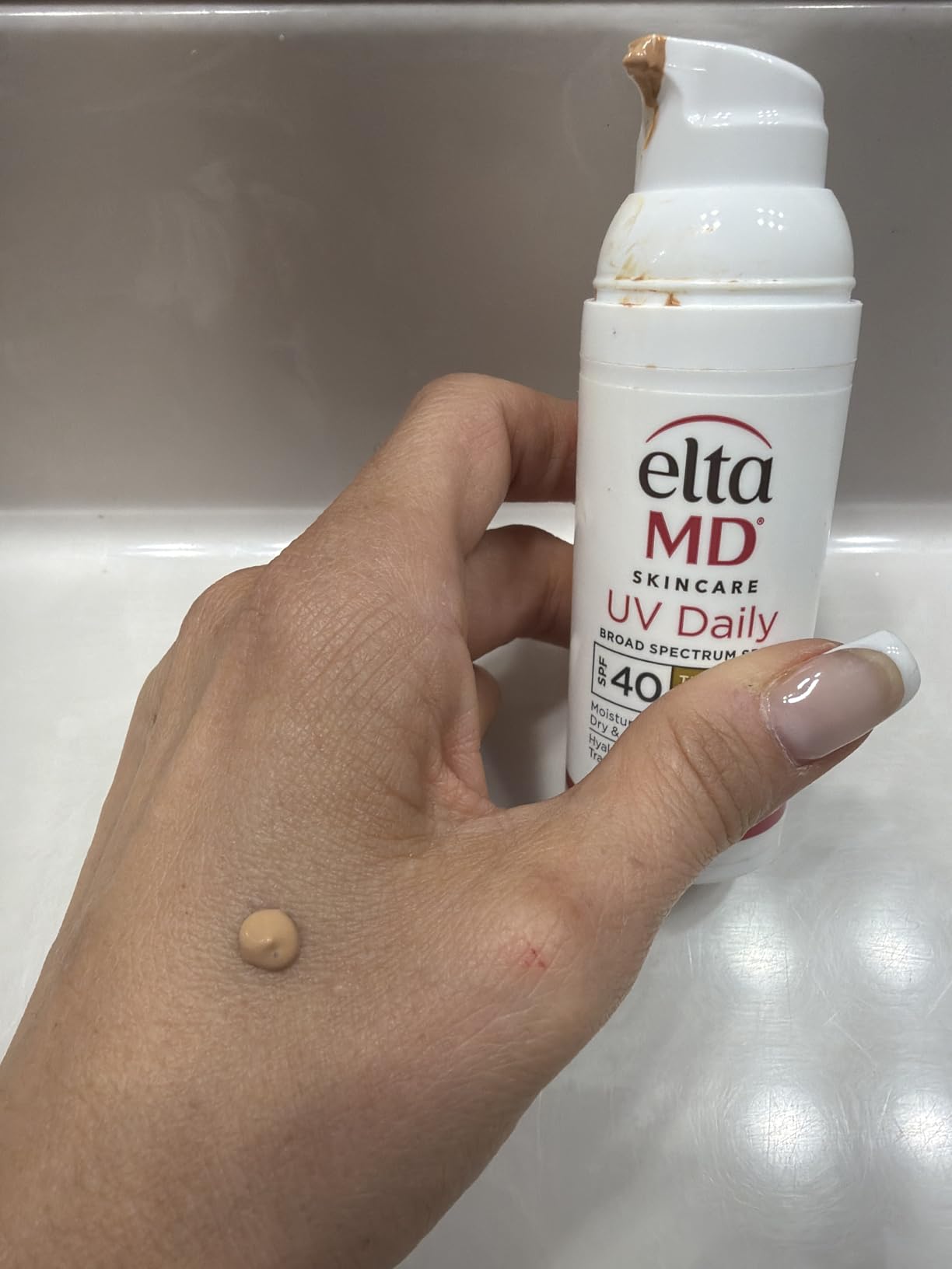 EltaMD UV Daily Face Sunscreen Moisturizer, Zinc Oxide, SPF 40 and SPF 50 customer photo 1