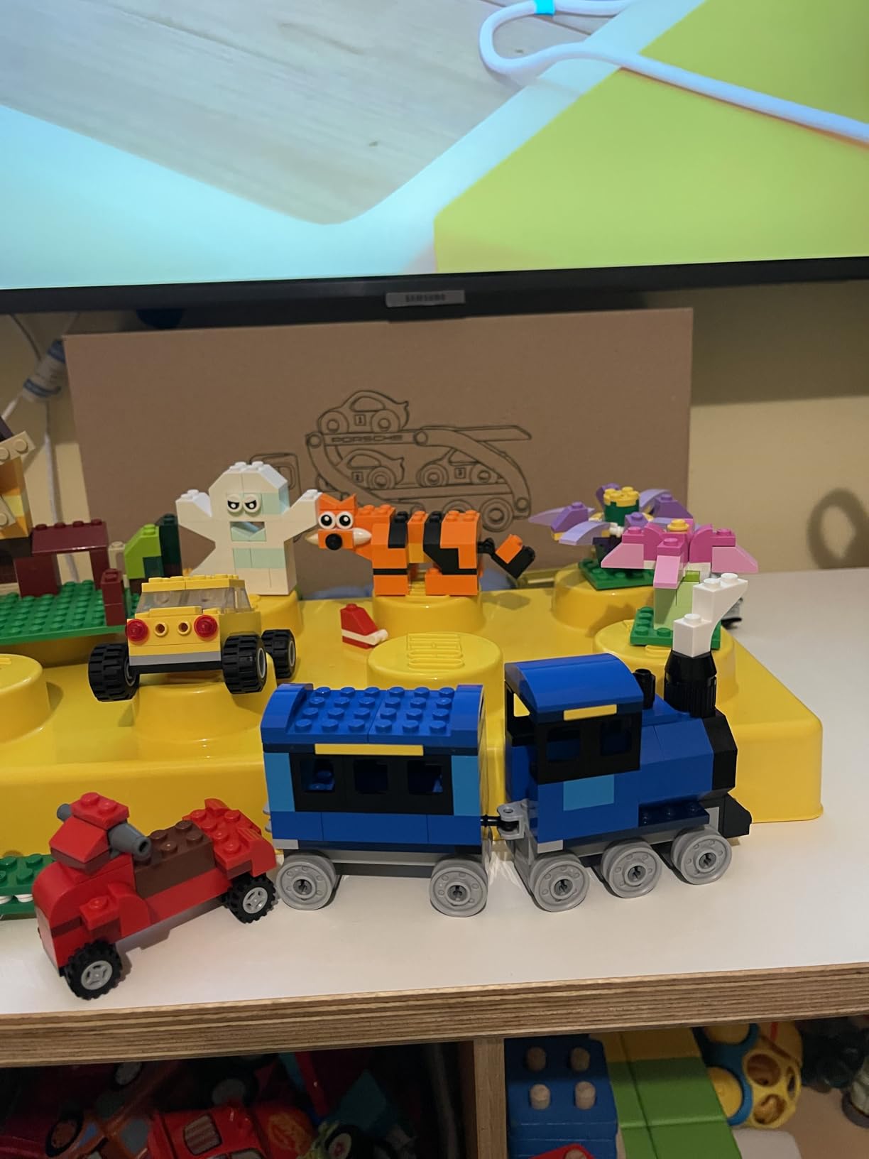 LEGO Classic Medium Creative Brick Box 10696 customer photo 1