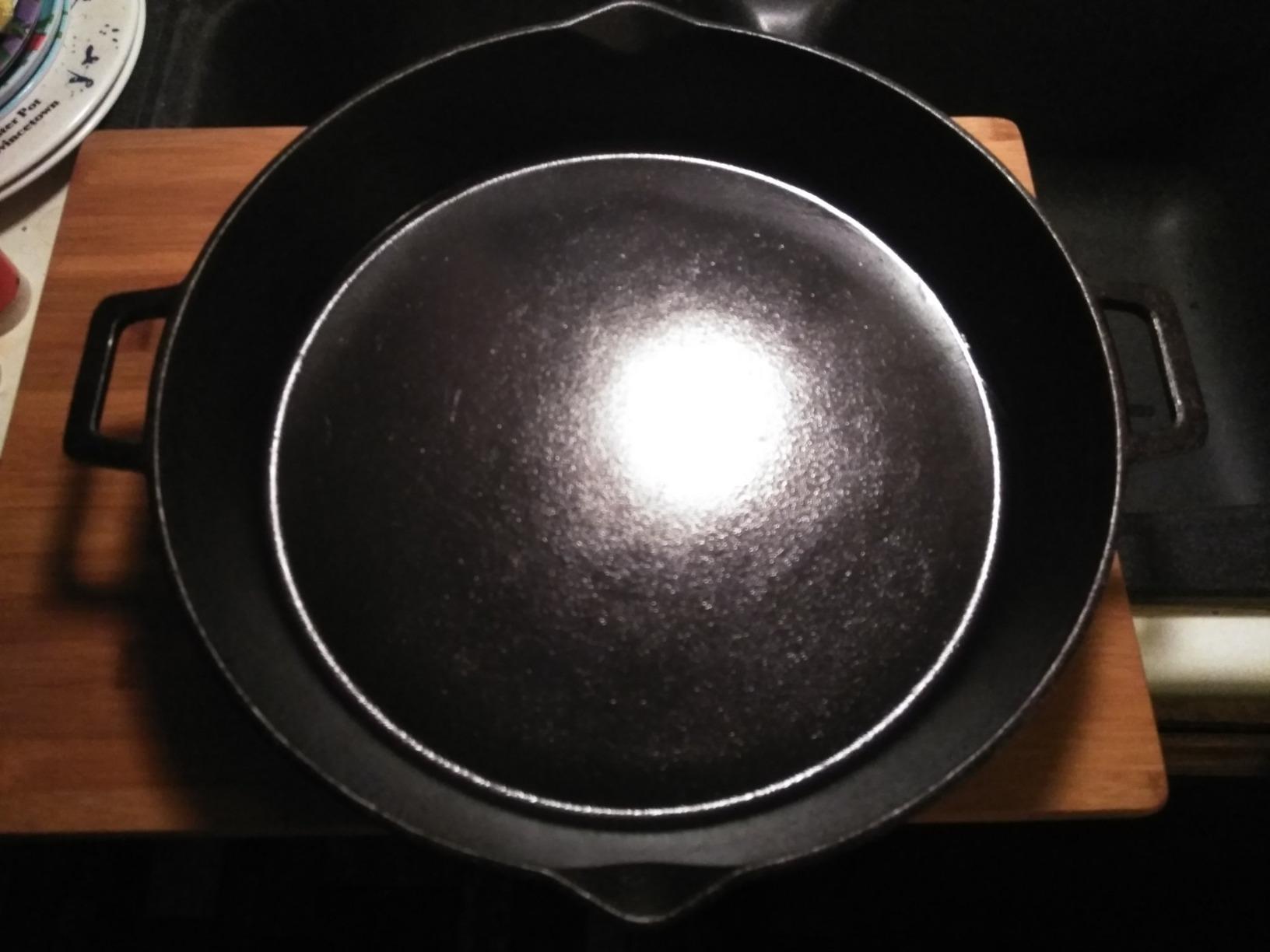 Bayou Classic 7439 16-in Cast Iron Double-Handled Skillet w/Pour Spouts Features Large Loop Handles Perfect For Breakfast Roast Pan Frying Sautéing and Baking customer photo 2