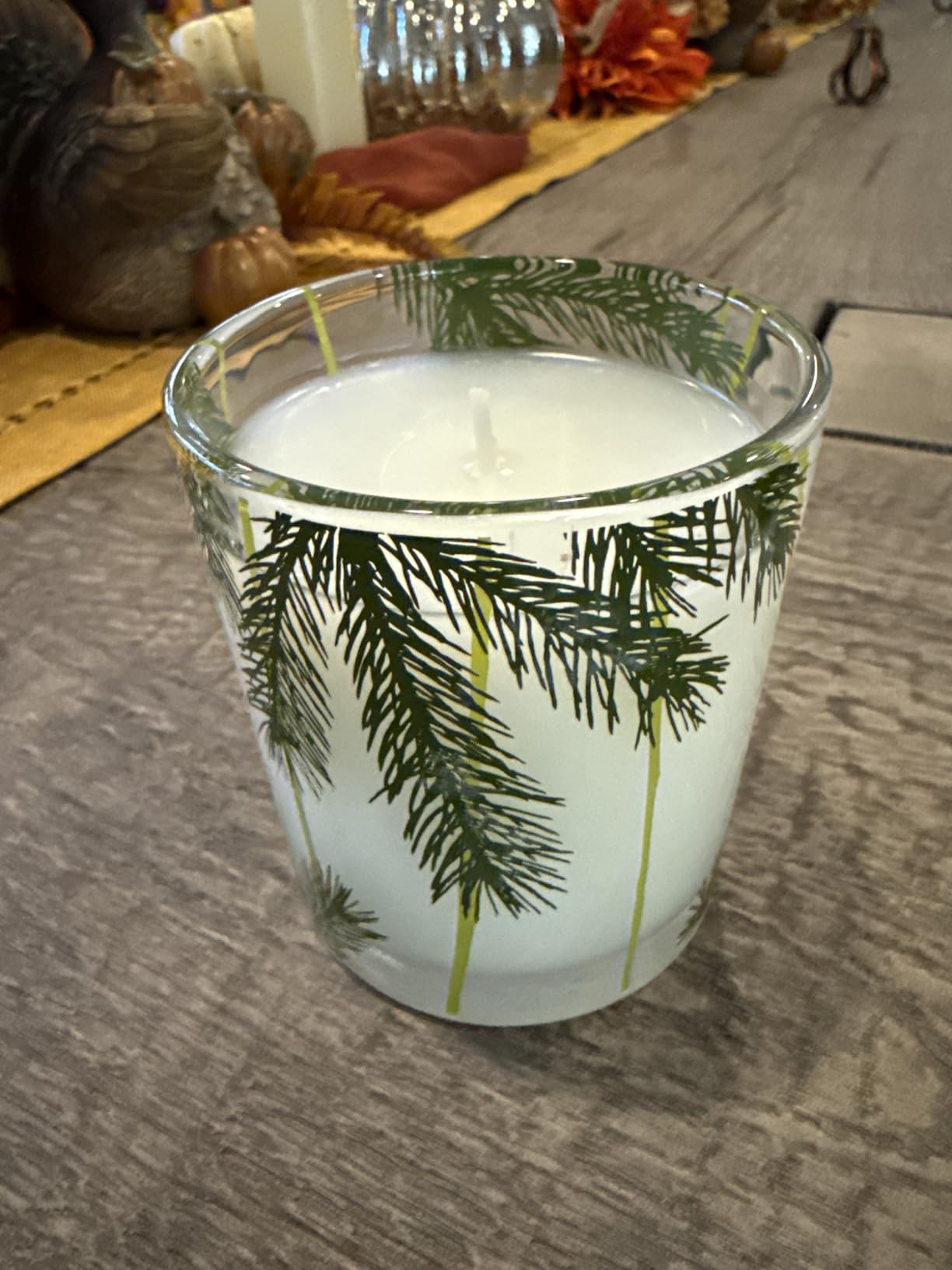 Thymes Frasier Fir Pine Needle Candle – Holiday Candles for Home Scented with Notes of Crisp Siberian Fir, Cedarwood & Sandalwood – Christmas Decor (6.5 oz) customer photo 1