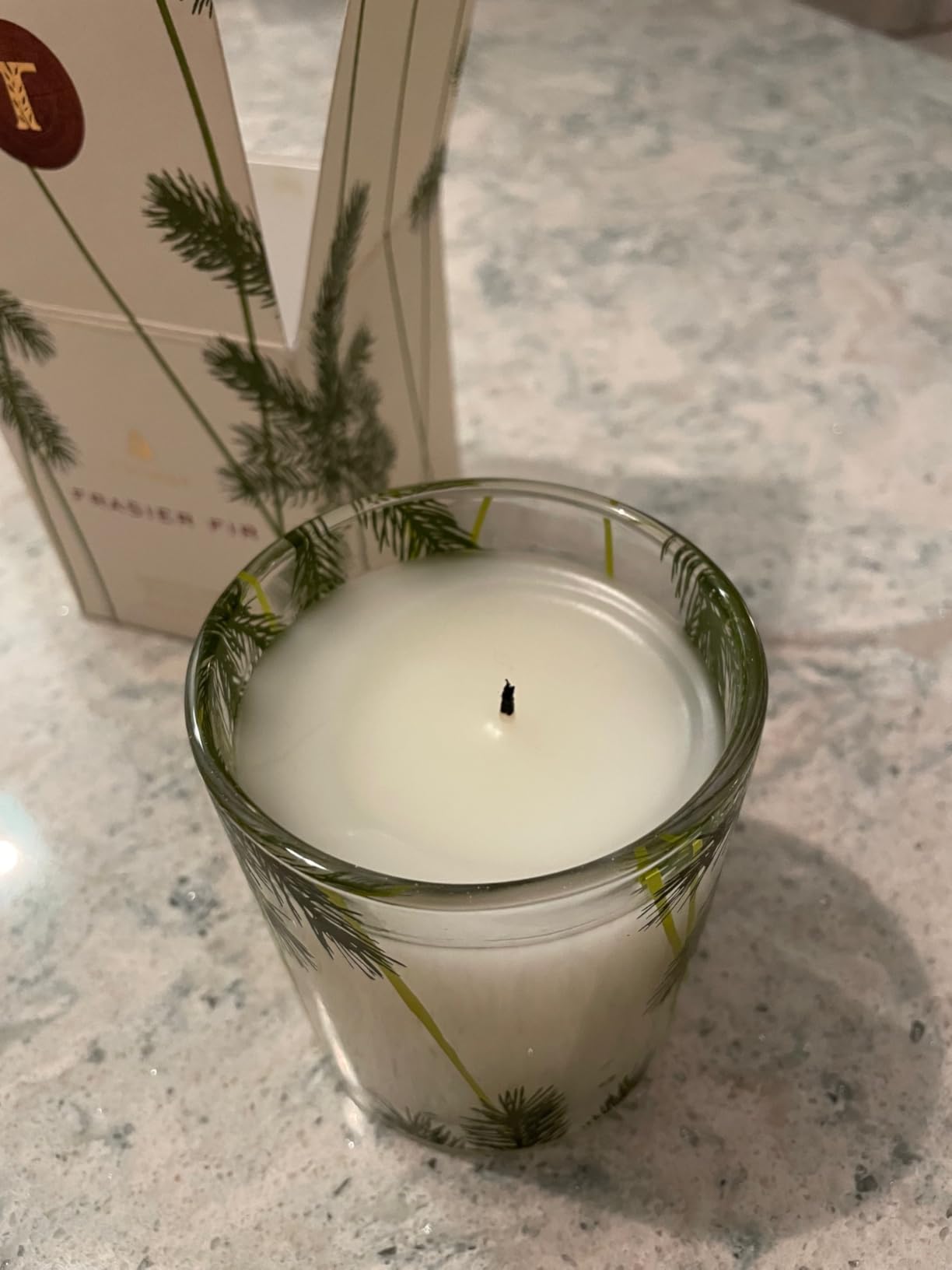 Thymes Frasier Fir Pine Needle Candle – Holiday Candles for Home Scented with Notes of Crisp Siberian Fir, Cedarwood & Sandalwood – Christmas Decor (6.5 oz) customer photo 2