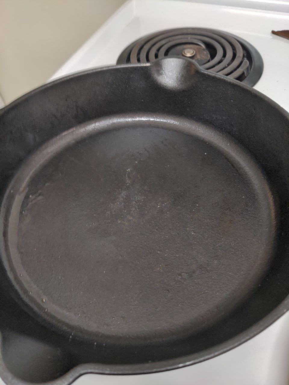 Victoria 10-Inch Cast Iron Skillet, Pre-Seasoned Cast-Iron Frying Pan with Long Handle, Made in Colombia customer photo 2