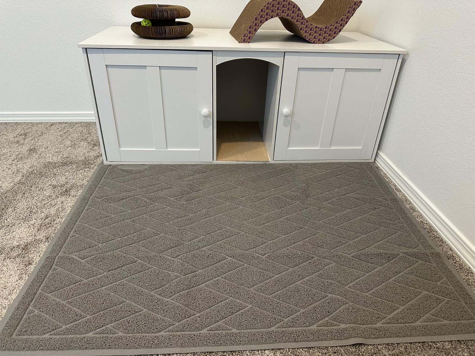 Pawkin Cat Litter Mat, Patented Design with Litter Lock Mesh, Extra Large, Durable, Easy to Clean, Soft, Fits Under Litter Box, Litter Free Floors, Gray customer photo 1