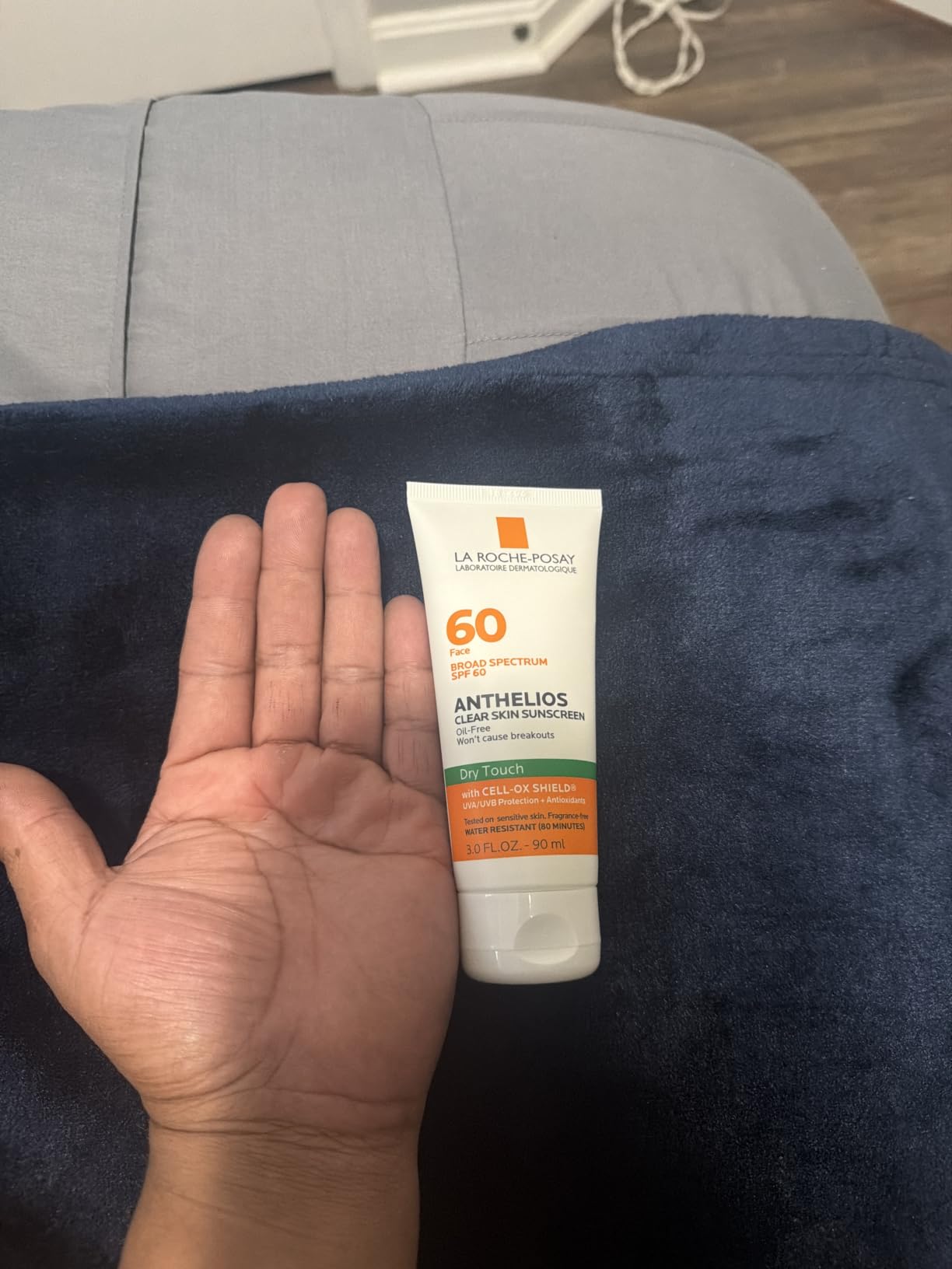 La Roche-Posay Anthelios Clear Skin Dry Touch Sunscreen for Face, SPF 60 customer photo 1