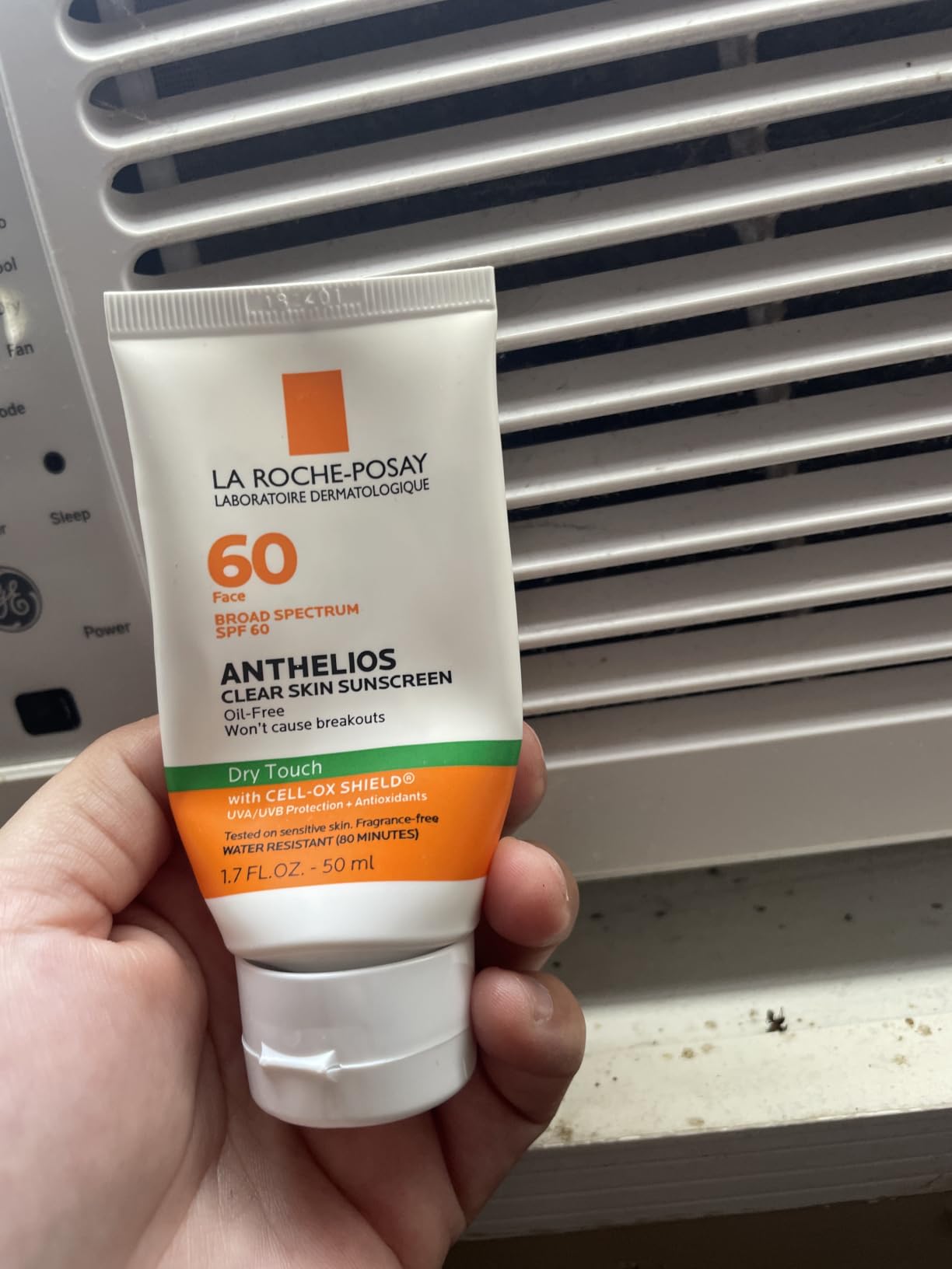 La Roche-Posay Anthelios Clear Skin Dry Touch Sunscreen for Face, SPF 60 customer photo 2