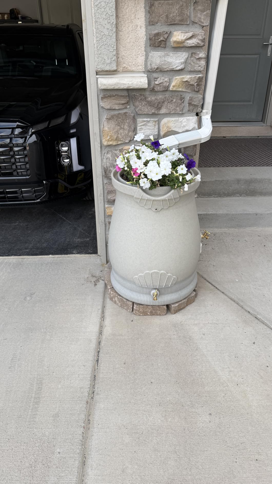 Good Ideas Rain Wizard Urn Shaped Water Collection Barrel, 50 Gallon customer photo 2