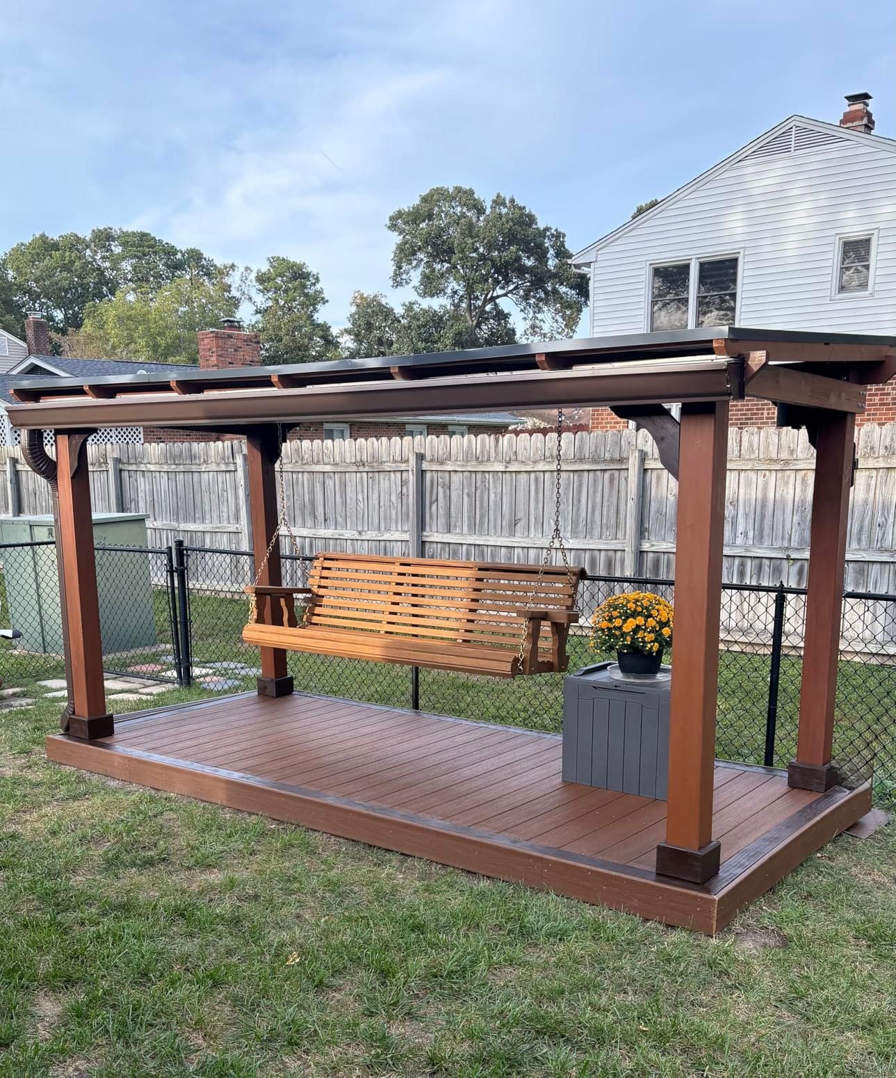Amish Casual Heavy Duty 700 Lb Capacity Porch Swing with Cup Holders (4 Foot, Cedar Stain) – Wooden Outdoor Roll Back Swing with Hanging Chains – Amish Made in the USA customer photo 1