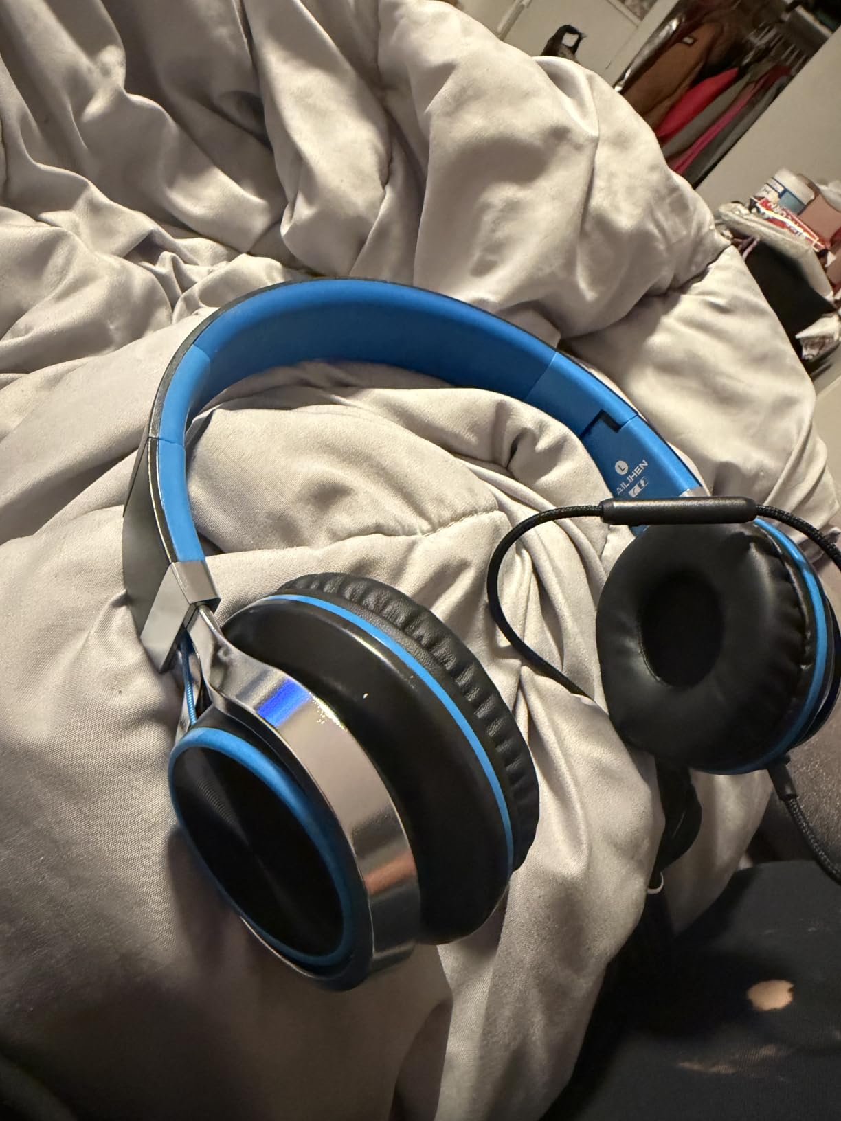 AILIHEN C8 Kids Wired Headphones with Mic for School, 3.5mm Jack, BlackBlue customer photo 2