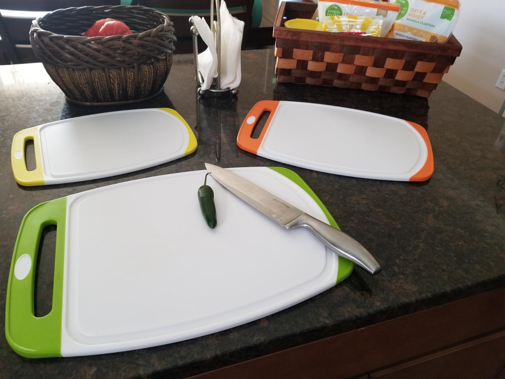 GORILLA GRIP BPA-Free Reversible Kitchen Cutting Board, Set of 3, Black customer photo 1